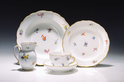 Image Lot of 23 pieces of tableware, Meissen, 19th century, scattered flowers, 6 deep plates, 6 ...