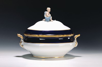 Image Covered tureen, Meissen, around 1860, porcelain, cobalt blue decor, crown in the form of ...