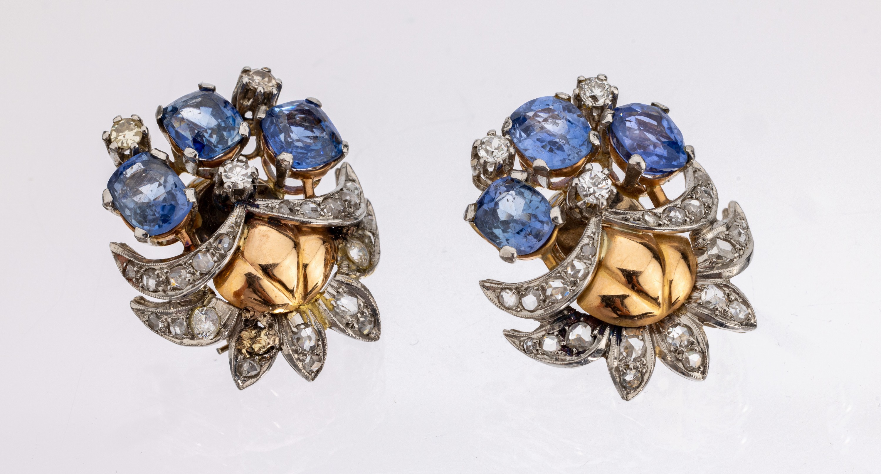 Paar 14 kt Gold Diamant-Saphir-Ohrstecker, 1930/40er Jahre, WG/RoseG 585/000 gepr., 6 Saphire zus. ca. 8.30 ct, 50 8/8-Diamanten, ...