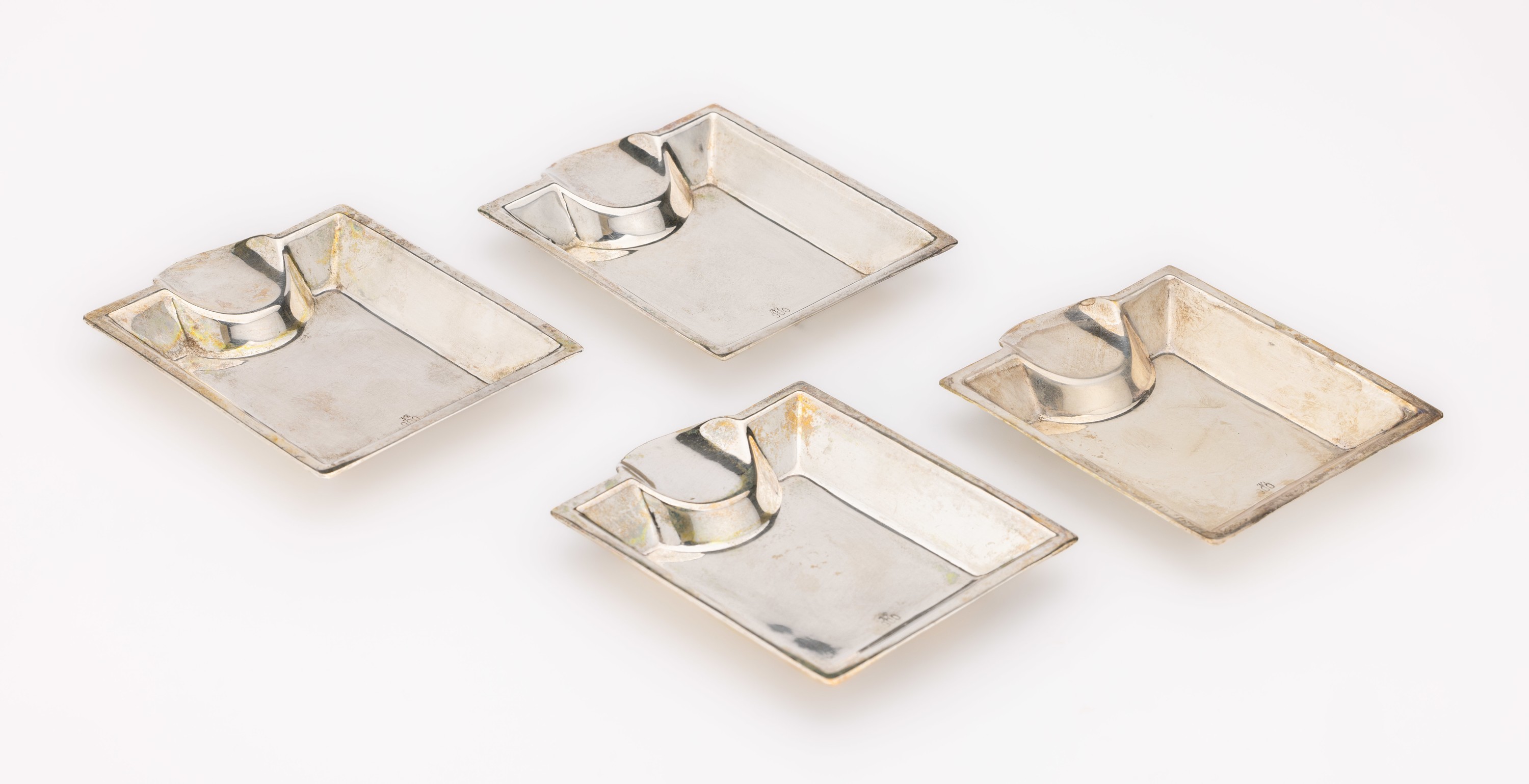 4 Aschenbecher/Schälchen, 900er Silber quadratische Form, zus. ca. 190 g, ca. 9.5 x 8cm