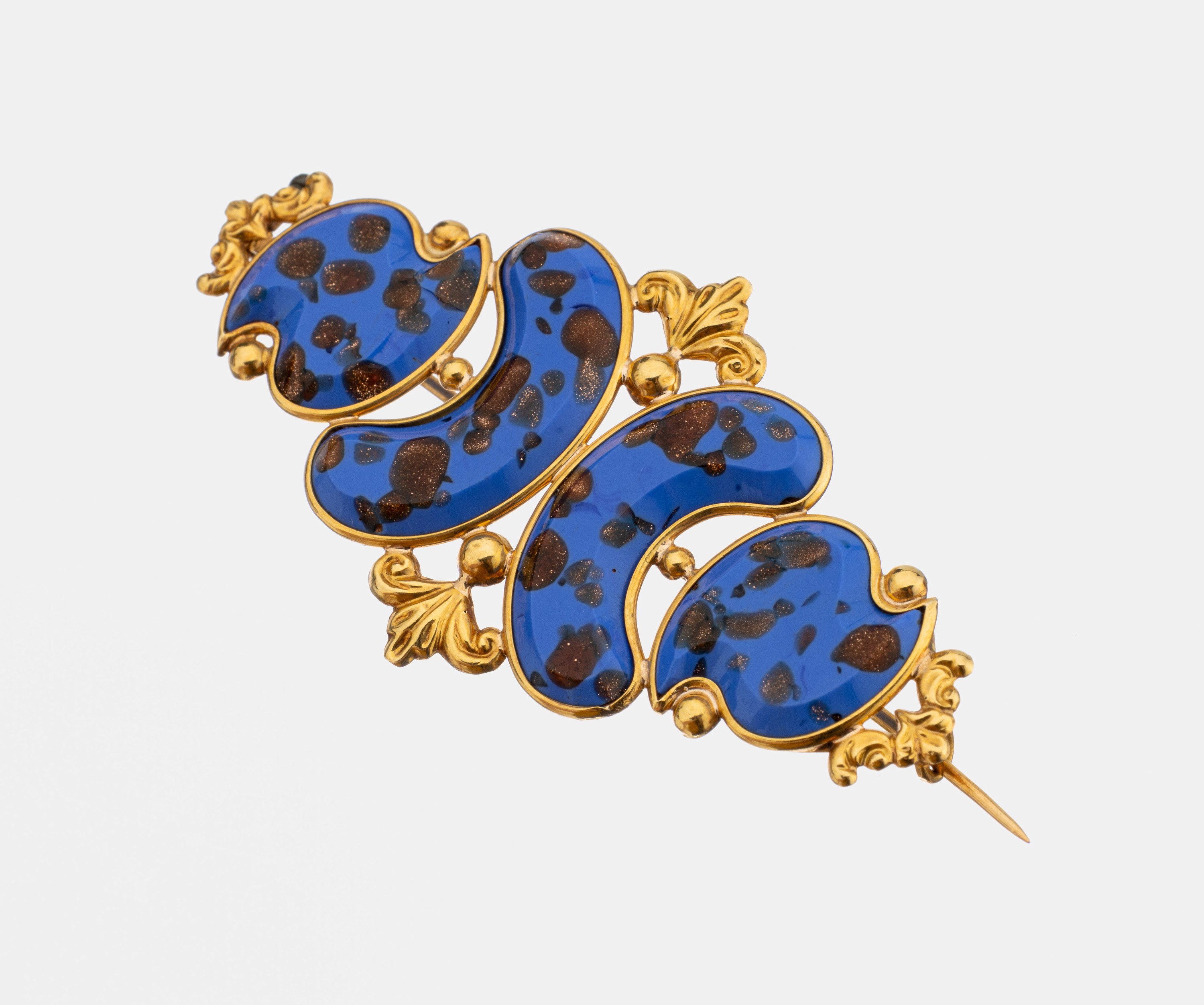 14 kt Gold Goldfluss-Brosche, um 1880/90, GG 585/000, ausgefallene Einlagen, barockisierende Umrandung, z.T. mit Granulaten, L. ca 5.2 g