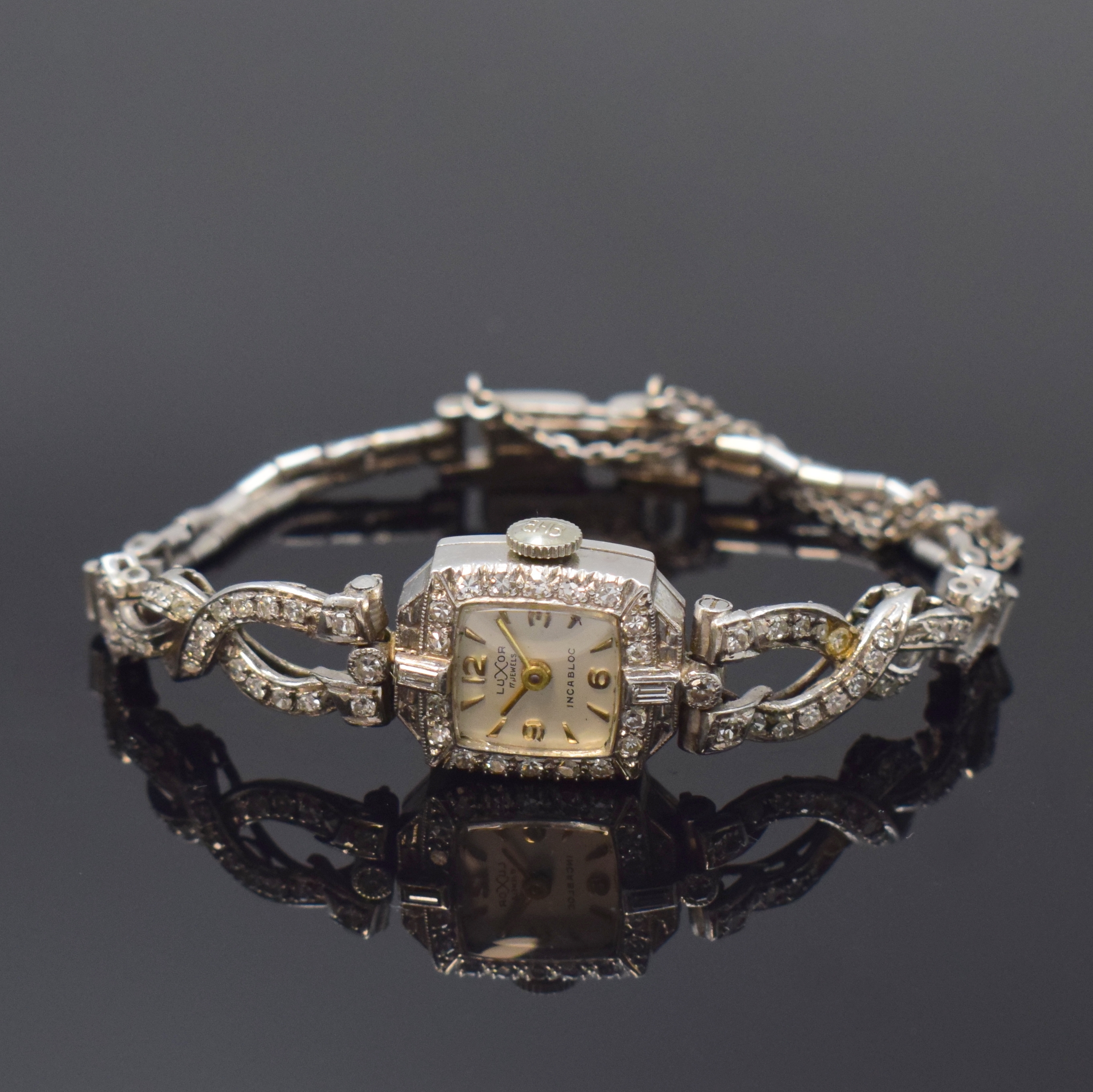 LUXOR / ENICAR Art Deco Armbanduhr in Platin mit Diamanten, Schweiz um 1930, Handaufzug, Geh. an WG 585/000 Band, Sicherheitskettchen, Boden ...
