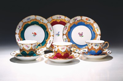 Image 5 place settings, B-shape 1 in light blue, 2 in turquoise, 2 in wine red, Meissen, 20th ...