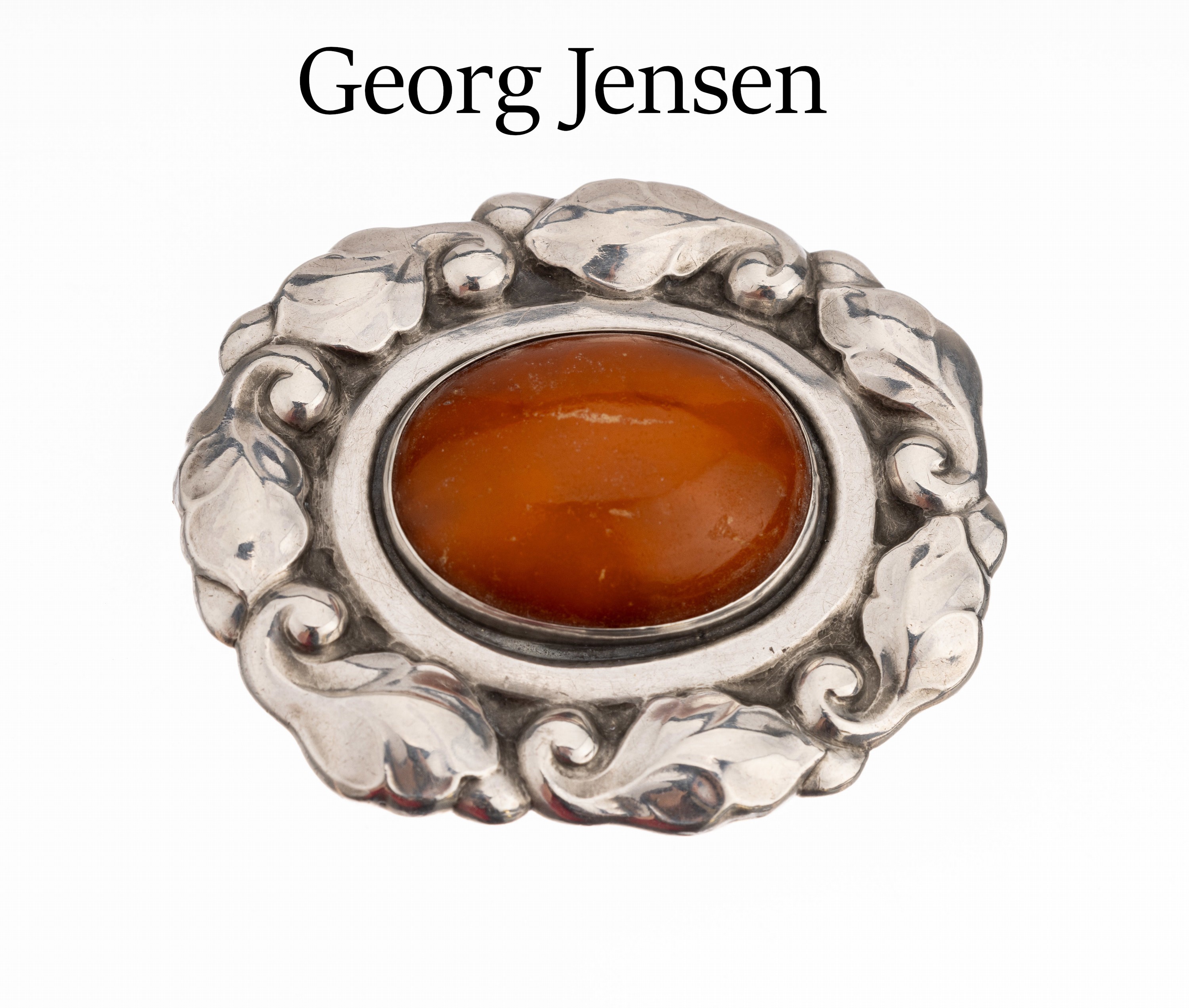 GEORG JENSEN Brosche mit Bernstein, Kopenhagen1909-14, 828er Silber, Modell Nr. 60, abstr.-floral verziert, mittig Bernsteincabochon, Nadelung ...