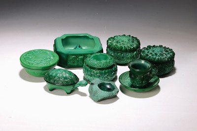 Image 9 pieces of malachite glass, Schlevogt, Gablonz, 4 lidded boxes, turtle, ashtray, cup ...