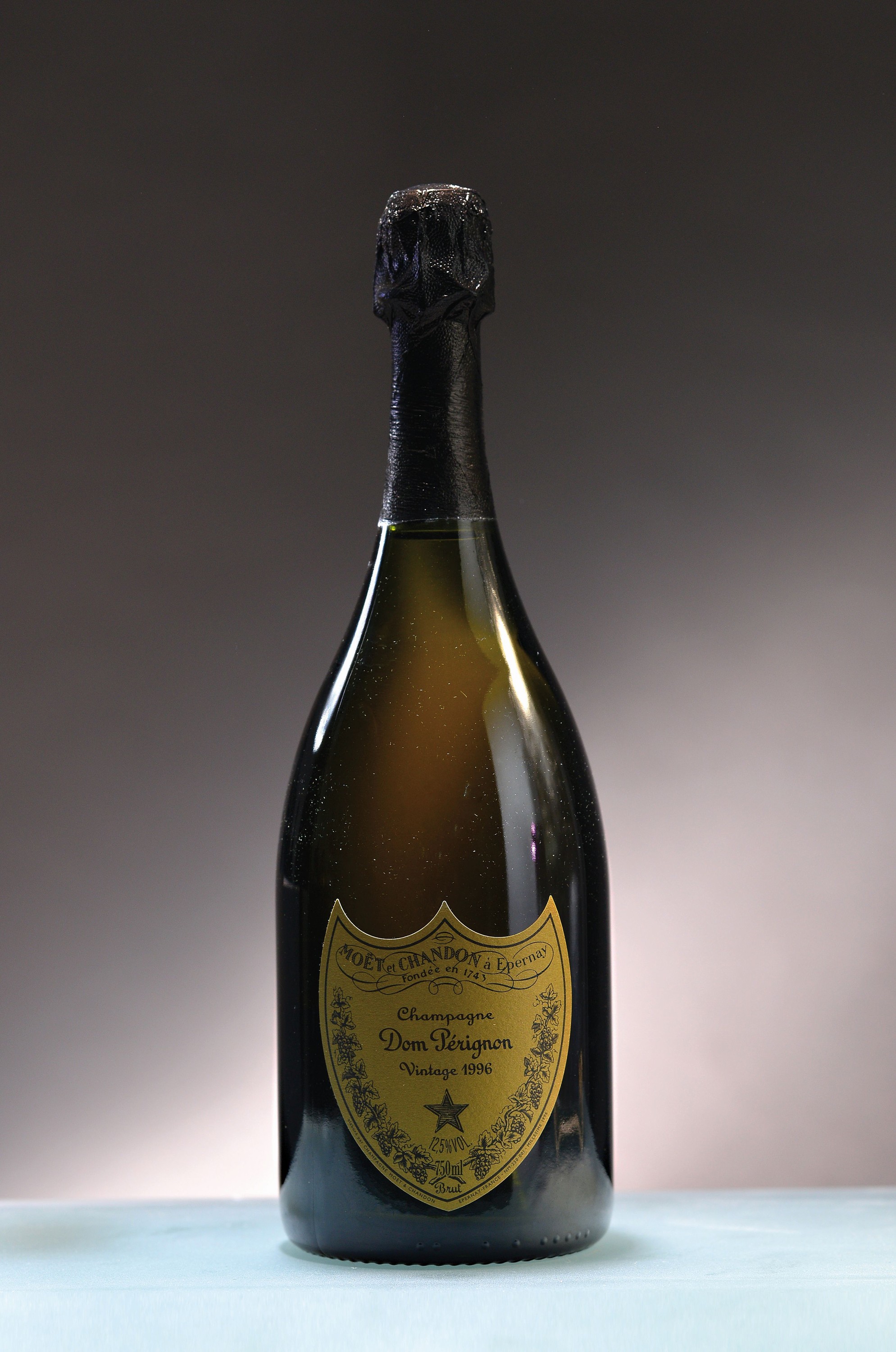 Detail a: Eine Flasche 1996 Moet et Chandon Dom PerignonVintage, Champagne, Brut, ca. 750ml, in ungeöffnetem orig. Karton