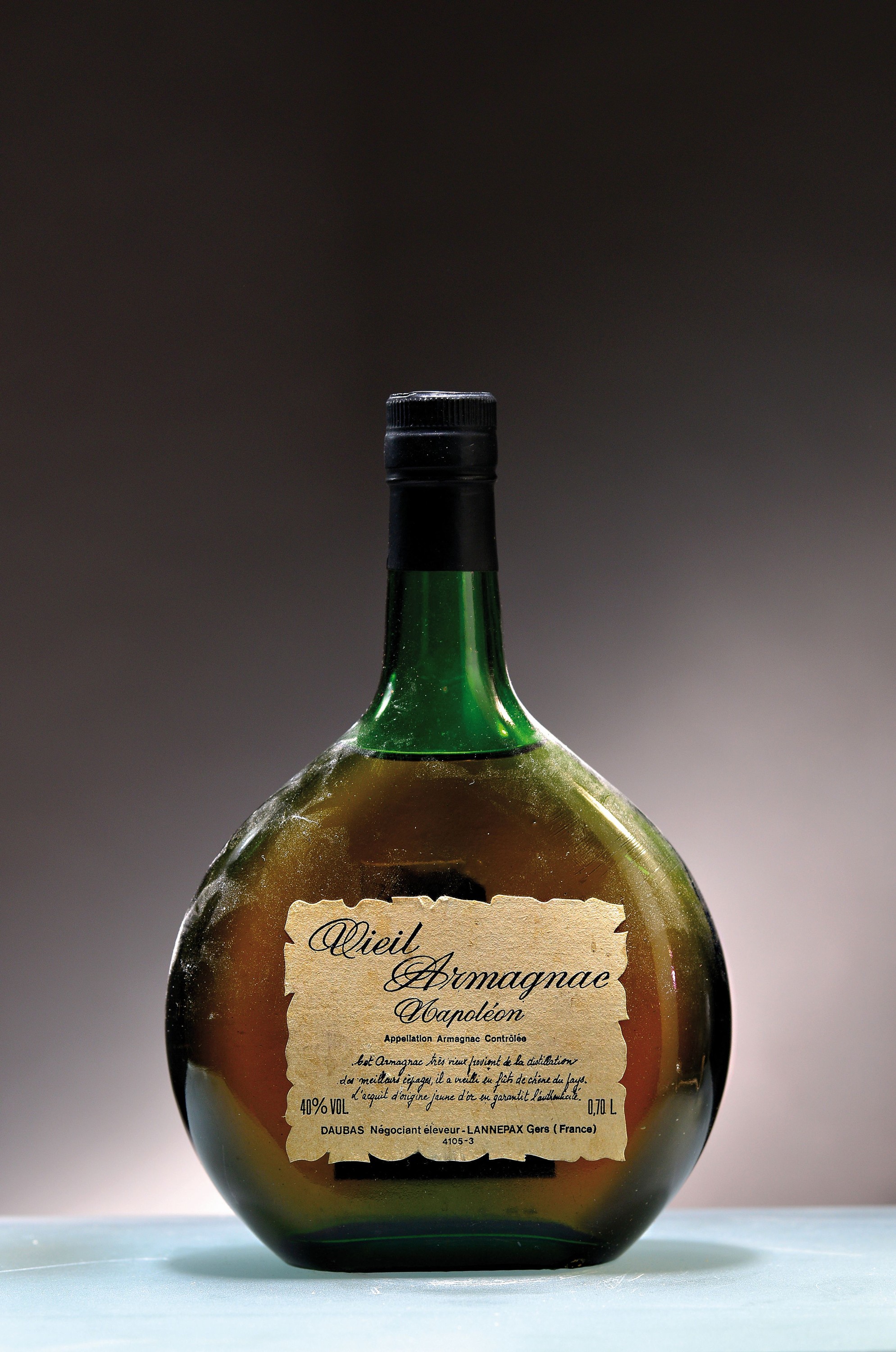 Eine Flasche Vieil Armagnac Napoleon, Frankreich, ca. 0.7L, 40%Vol.