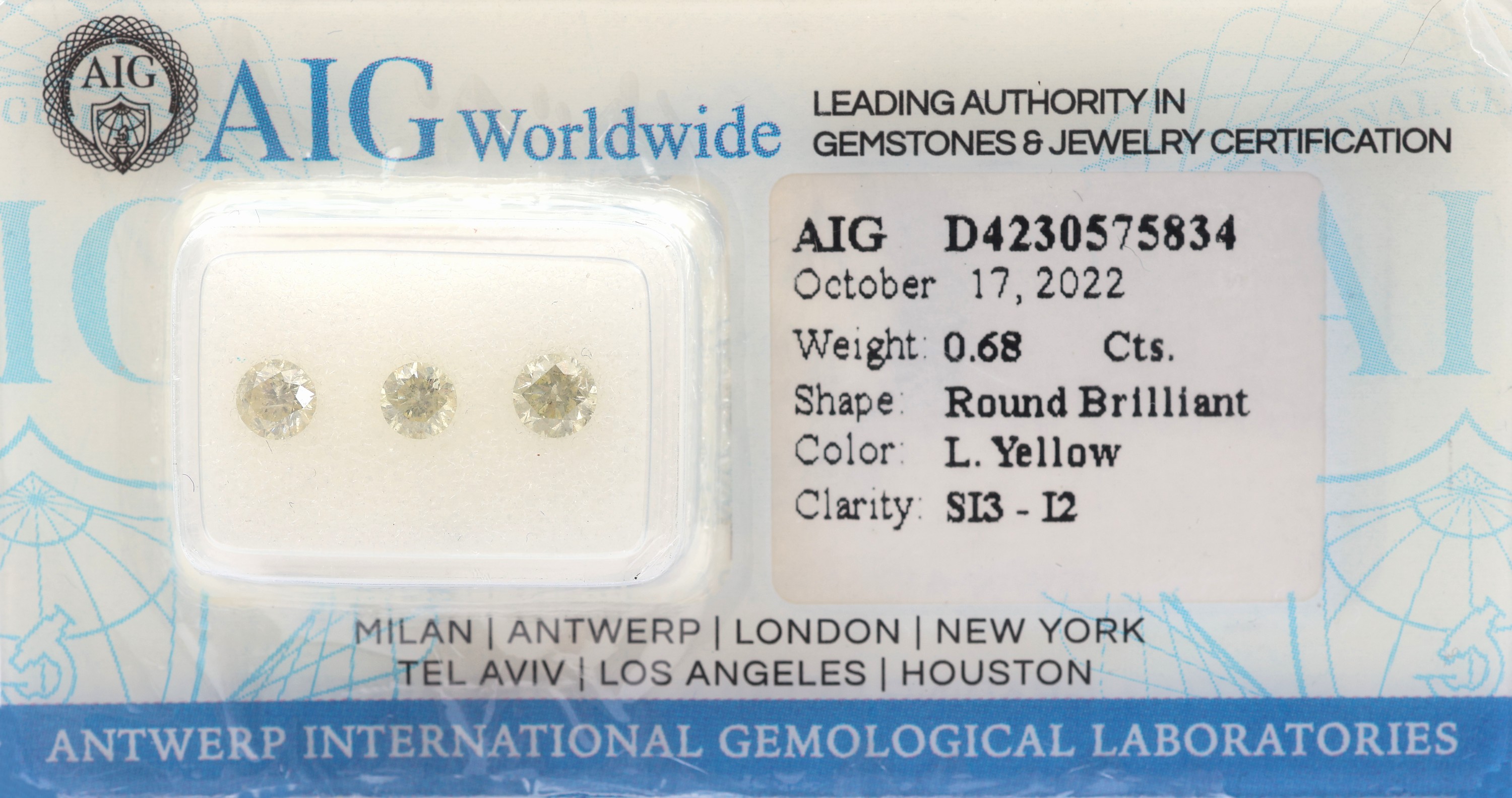 Lot 3 lose Brillanten zus. ca. 0.68 ct, light Yellow/si3-p2, verschweisst, mit AIG- Expertise