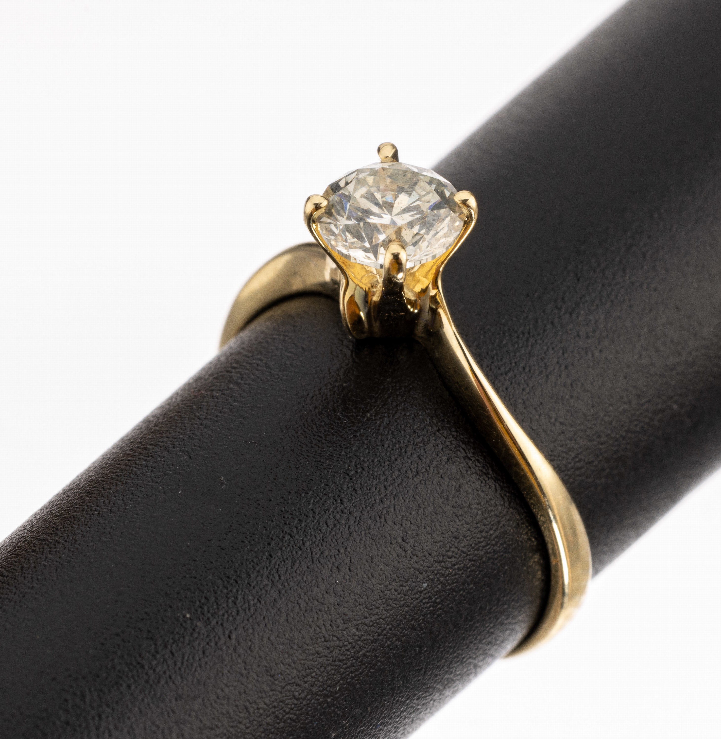 14 kt Gold Brillant Ring, GG 585/000, Brillant ca. 0.72 ct faint Grey(J)/si2, RW 52,ca. 1.4 g, mit AIG-Expertise