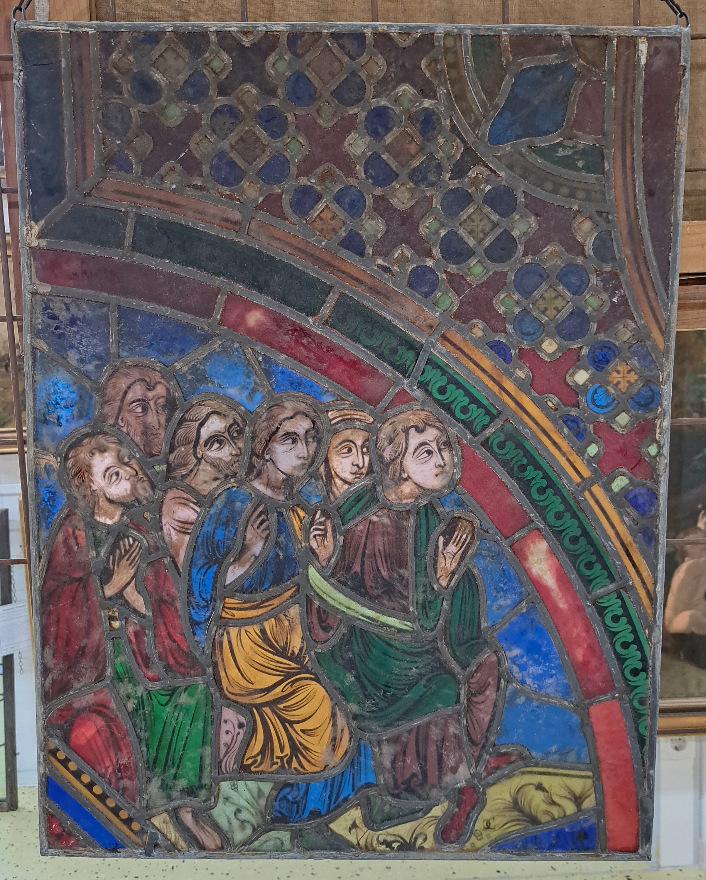 Detail a: 4 Bleiverglasungen/Bleiglasfenster, wohl 18./19. Jh., buntes, teilweise bemaltes Glas, 1 x Personengruppe und gotische Ornamentik, zweimal rechteckig ...
