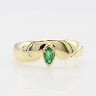 26801427a - Ring mit Smaragd und Brillanten