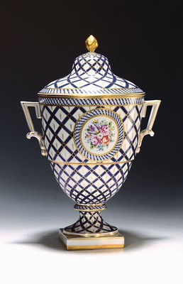 Image Large lidded cup, Dresden, around 1910-20, porcelain, decorated in cobalt blue and gold, ...