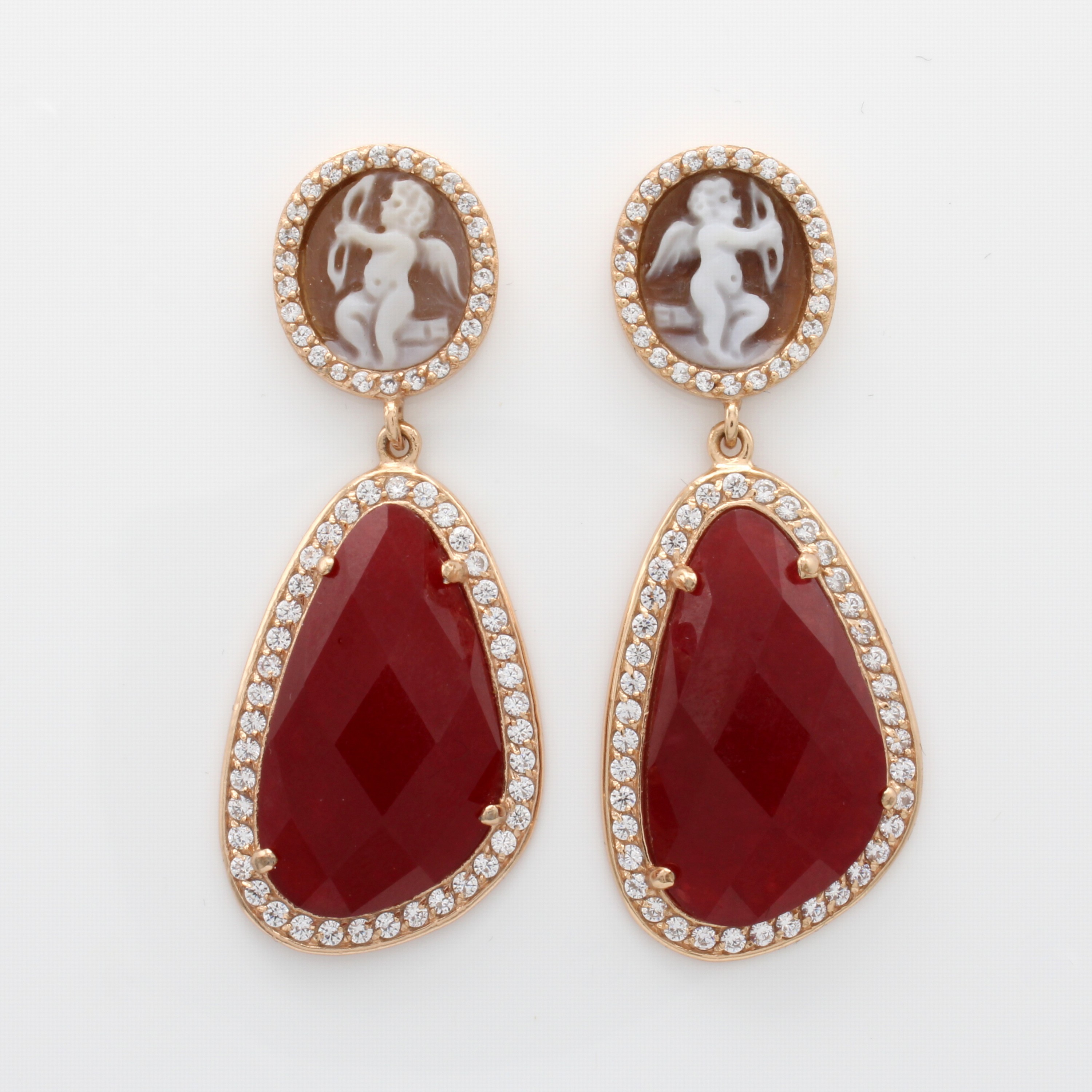 Image 26801697 - Paar Ohrgehänge mit Jade, Muschelkamee und Straßbesatz, 925er Silber rotverg., facett. ...