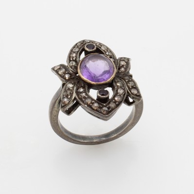 Image 26801797 - Ring mit Amethyst und Diamanten, 925er Silber,z.T. verg., mittig mit einem ovalfacett. Amethyst, abstr. floral umgeben von Diamant- rosen, RW 54