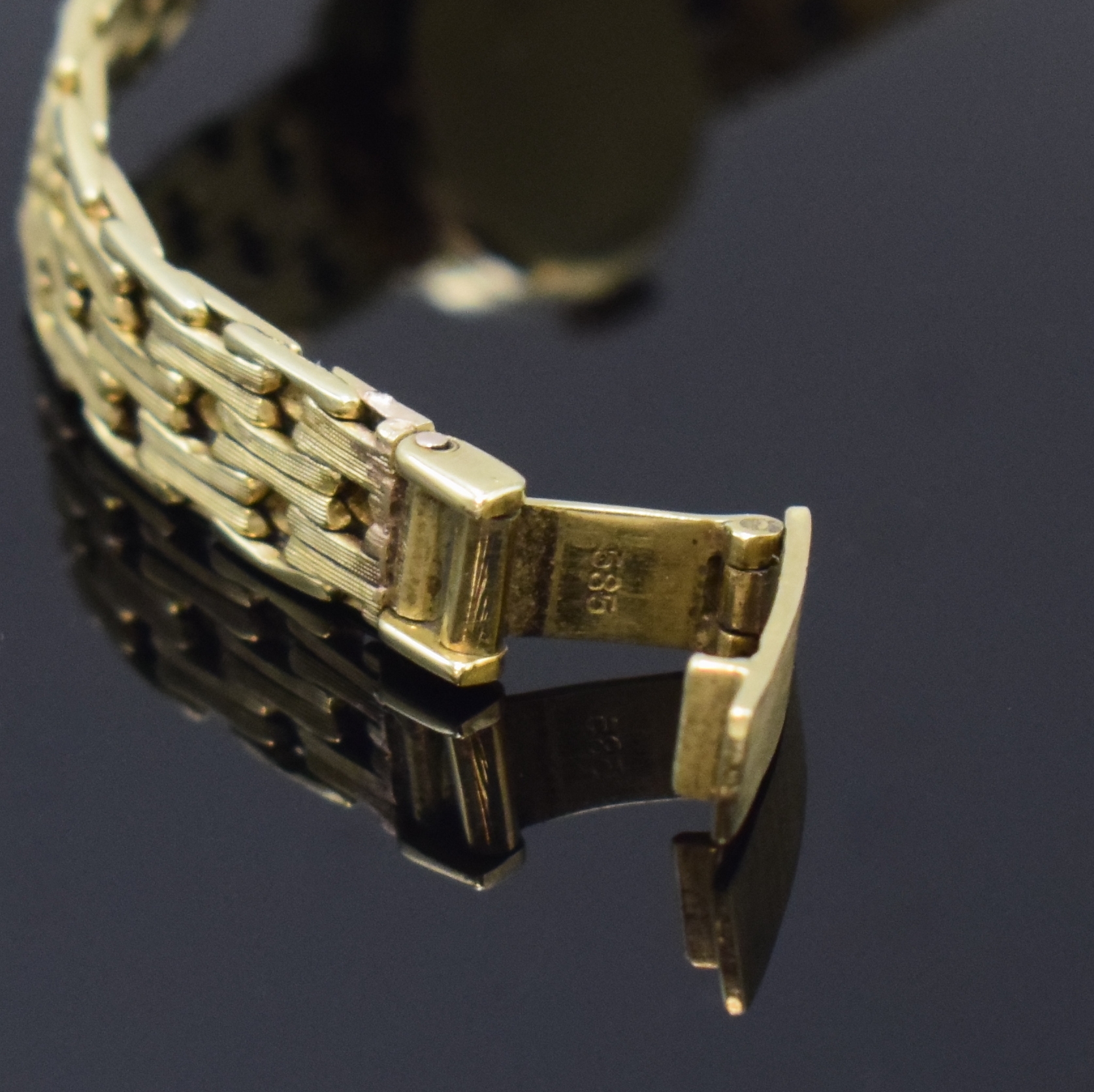 Detail b: TOURIST Damenarmbanduhr in GG 585/000, Schweiz um 1965, Handaufzug, Boden aufgedr., silb. Zifferbl. m. gold. Std.-Ind. u. Zeigern,Ankerwerk Kal. AS ...