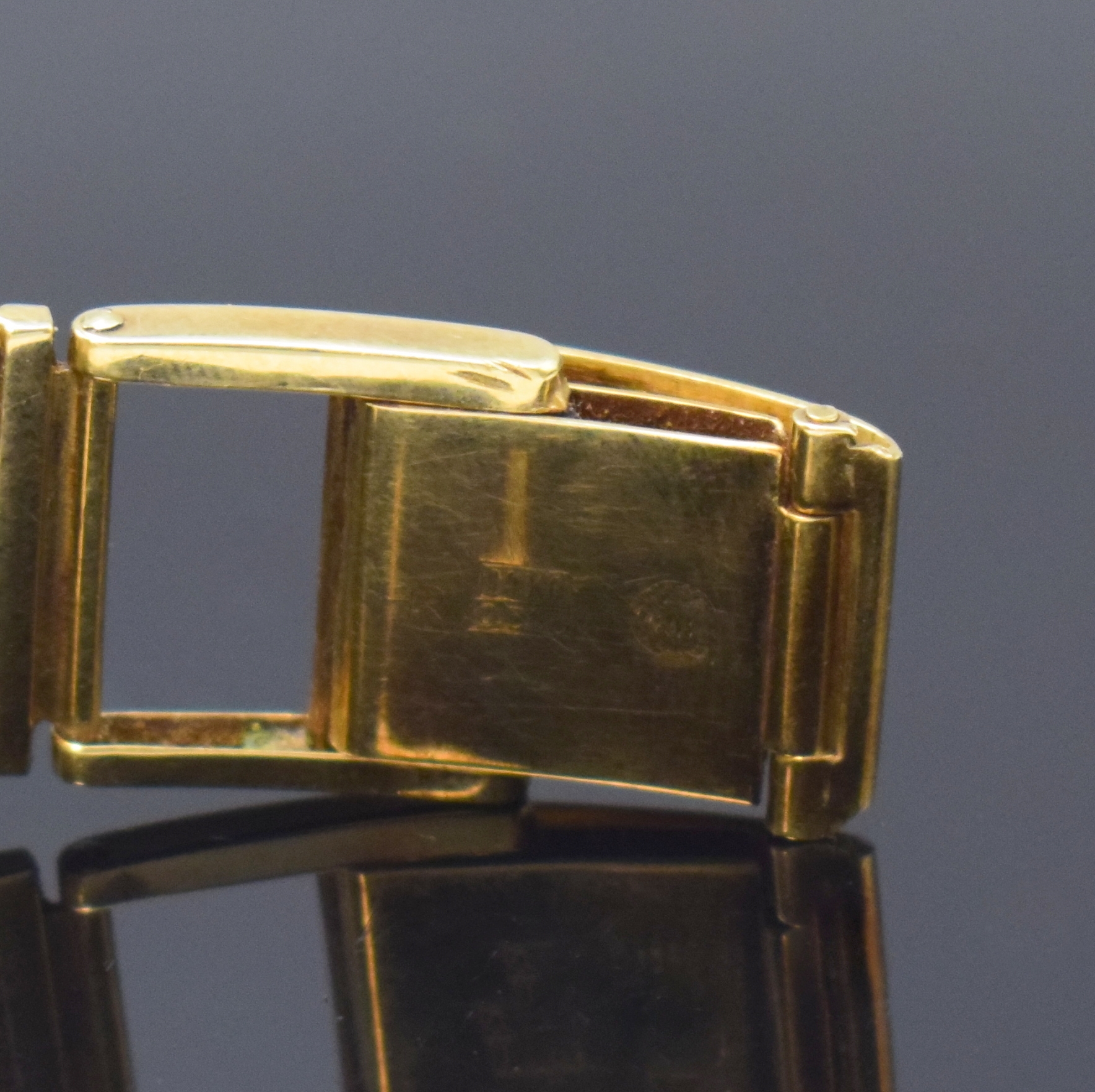 Detail b: DU BOIS Armbanduhr in GG 750/000, Schweiz um 1965, Handaufzug, Goldband in GG 585/000, Boden aufgedr., vers. Zifferbl. m. gold. Std.-Ind. u. Zeigern, ...