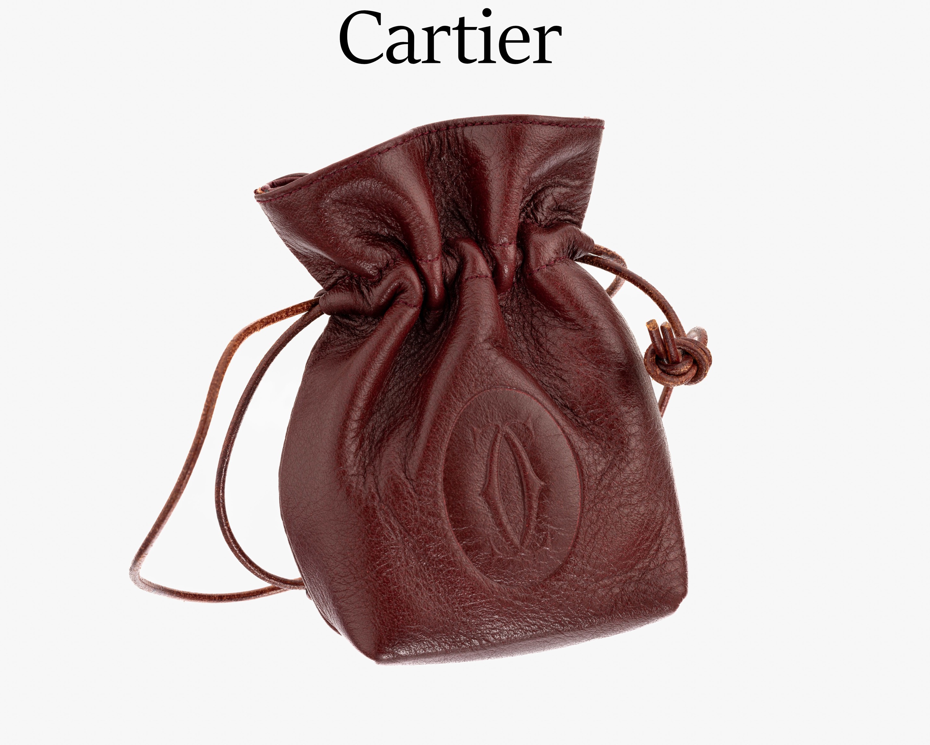 Kleiner Lederbeutel CARTIER, bordeaux rotesLeder, geprägtes Logo, H ca. 12 cm, must de Cartier Etui
