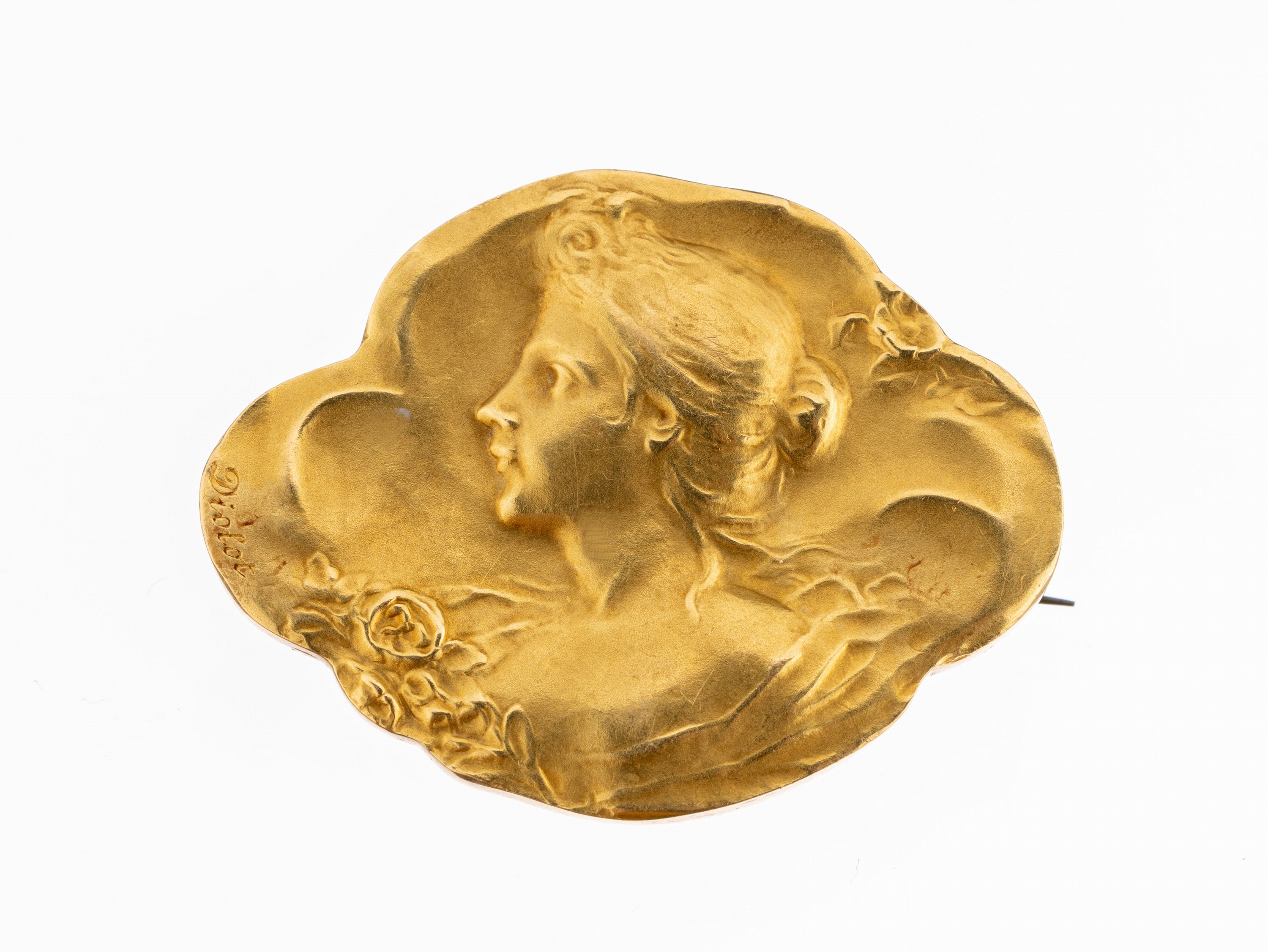 18 kt Gold Brosche, GG 750/000, reiner Jugendstil, Frankreich, Paris um 1900, sign. Diolot, typ. Frauenportrait, B. ca. 3 cm, ca. 4.7 g