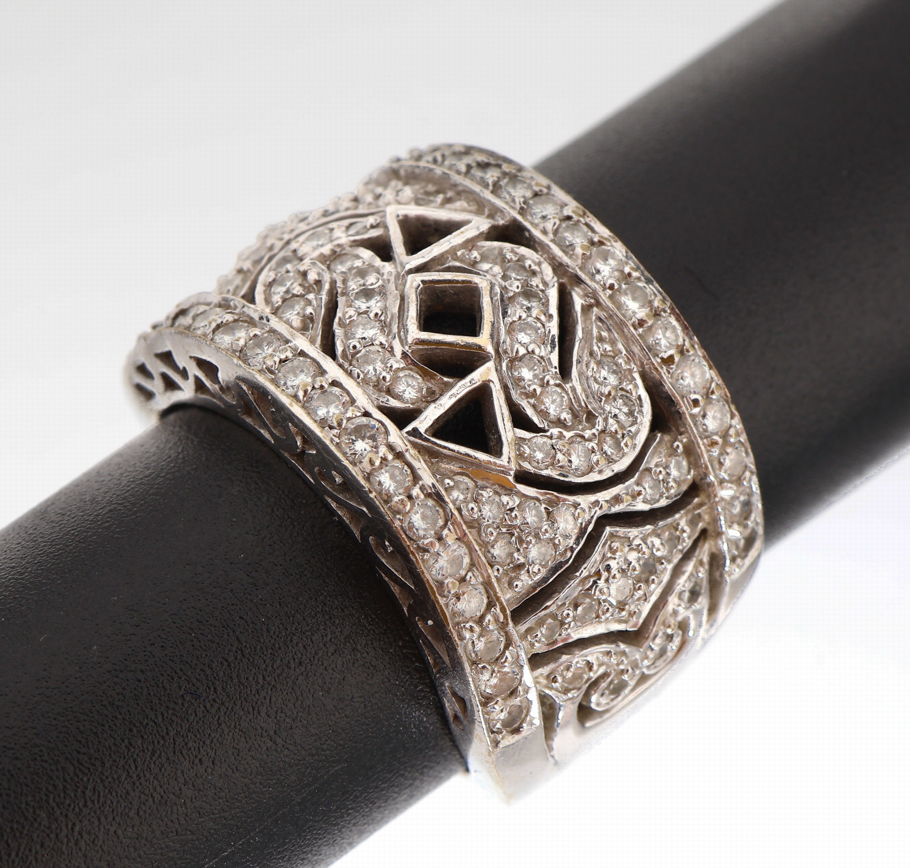 18 kt Gold Brillant-Ring, WG 750/000 gepr.,Brillanten zus. ca. 0.80 ct Weiss/si, ca. 18.4 g, RW 58