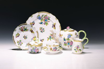 Image Victoria tea service, Herend, 2nd half of the 20th century, porcelain, gold rim (this one ...