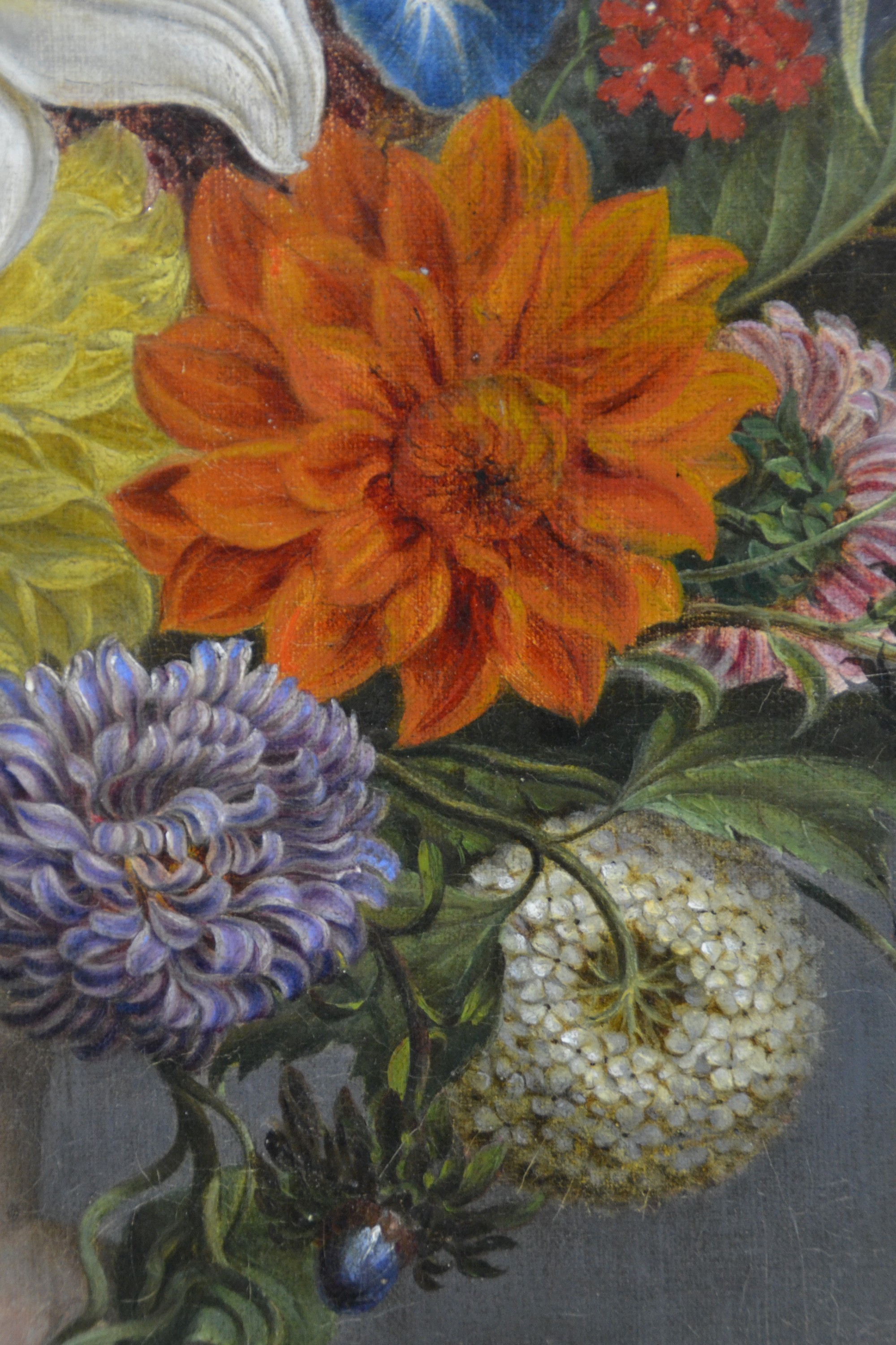 Detail d: Unbekannter Künstler des 18.Jh., Früchte- und Blumenstillleben, Vielfalt an Blüten, Obst und Insekten, fragmentarische Reste einer Signatur, ...