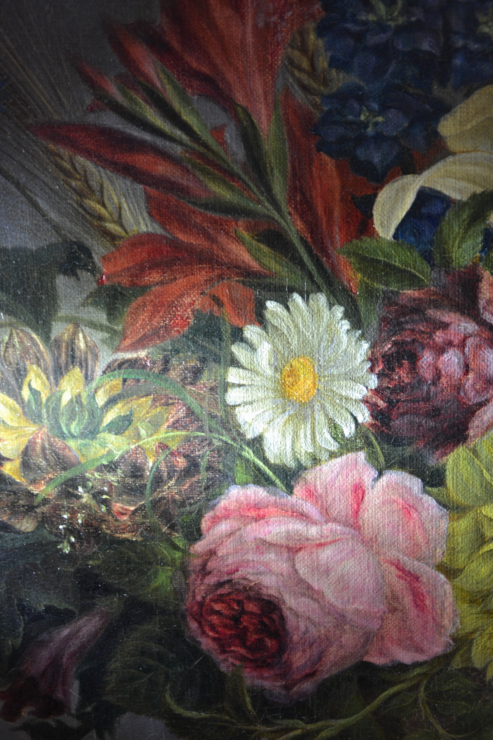 Detail k: Unbekannter Künstler des 18.Jh., Früchte- und Blumenstillleben, Vielfalt an Blüten, Obst und Insekten, fragmentarische Reste einer Signatur, ...