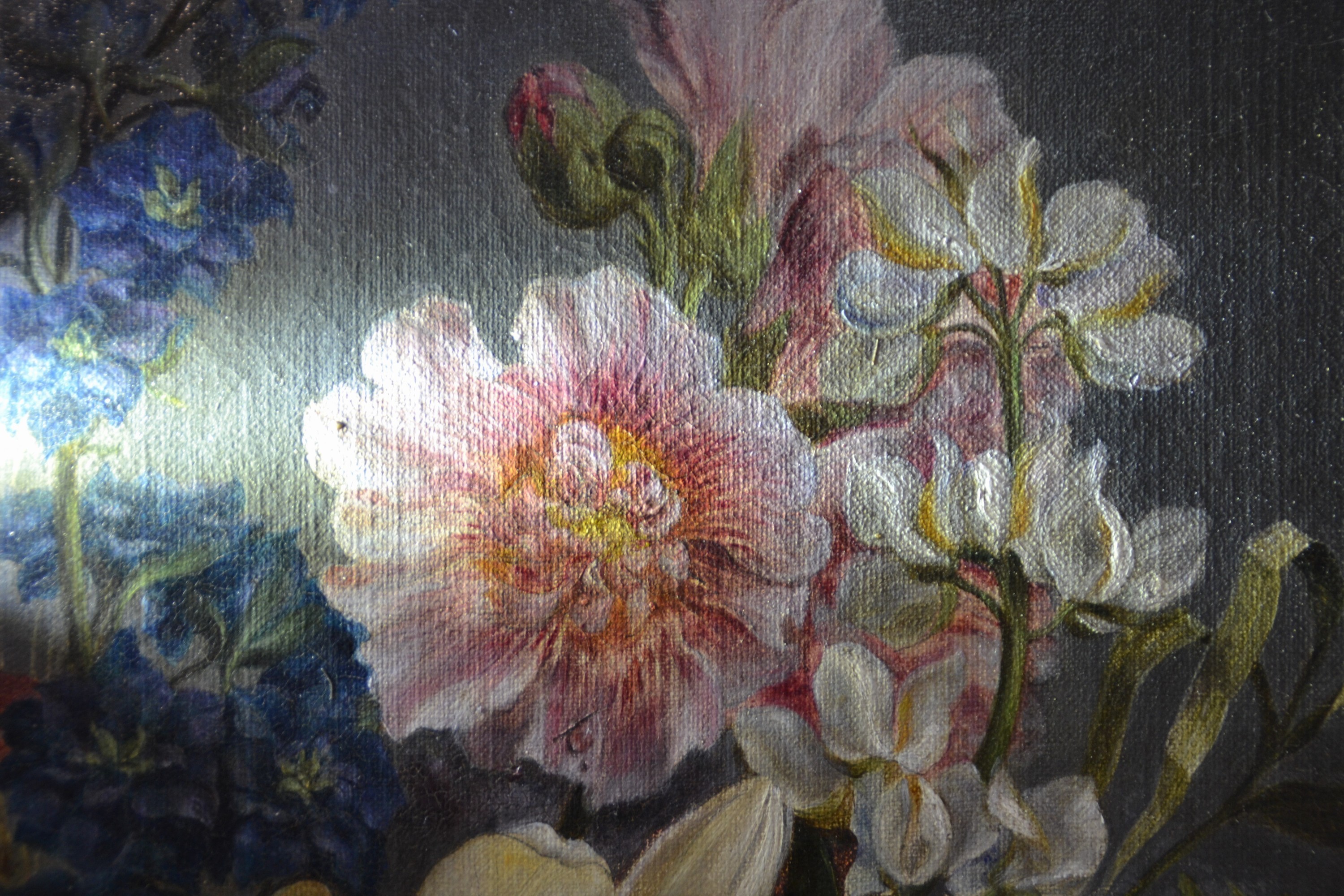 Detail l: Unbekannter Künstler des 18.Jh., Früchte- und Blumenstillleben, Vielfalt an Blüten, Obst und Insekten, fragmentarische Reste einer Signatur, ...
