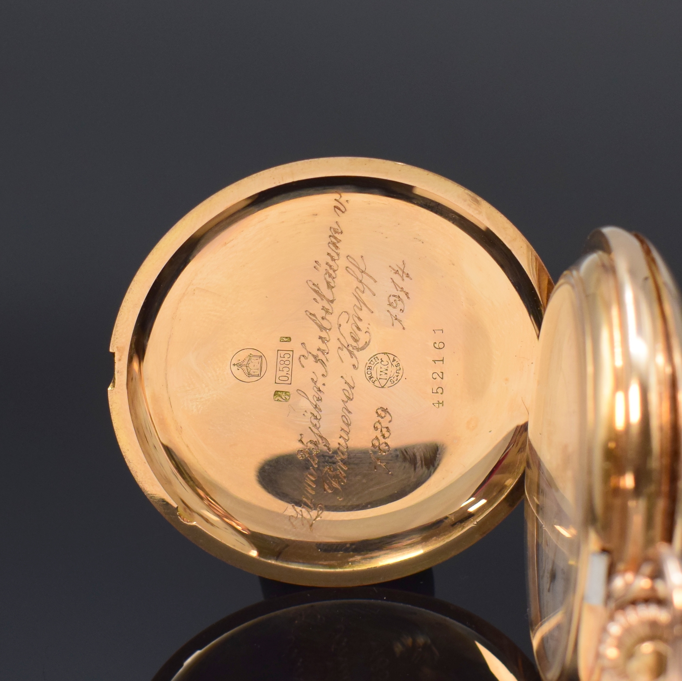 Detail a: IWC Herrensavonette in RoseG 585/000, Schweiz um 1905, Geh. l. dell., guill. Sprung- u. Rückdeckel, Sprungdeckel m. Monogrammspiegel innen m. ...
