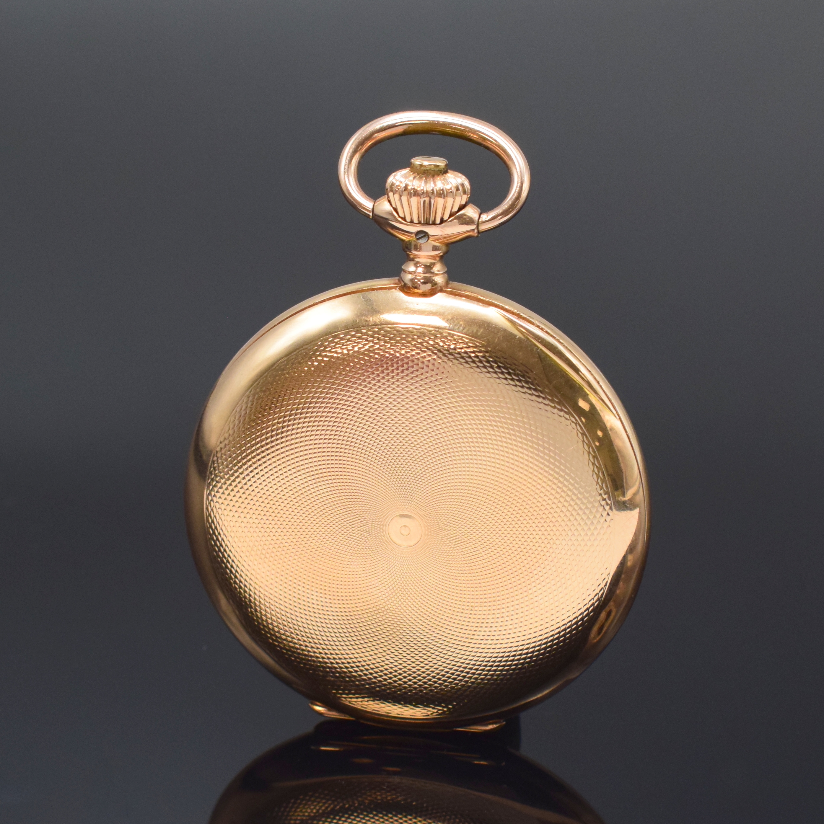 Detail c: IWC Herrensavonette in RoseG 585/000, Schweiz um 1905, Geh. l. dell., guill. Sprung- u. Rückdeckel, Sprungdeckel m. Monogrammspiegel innen m. ...