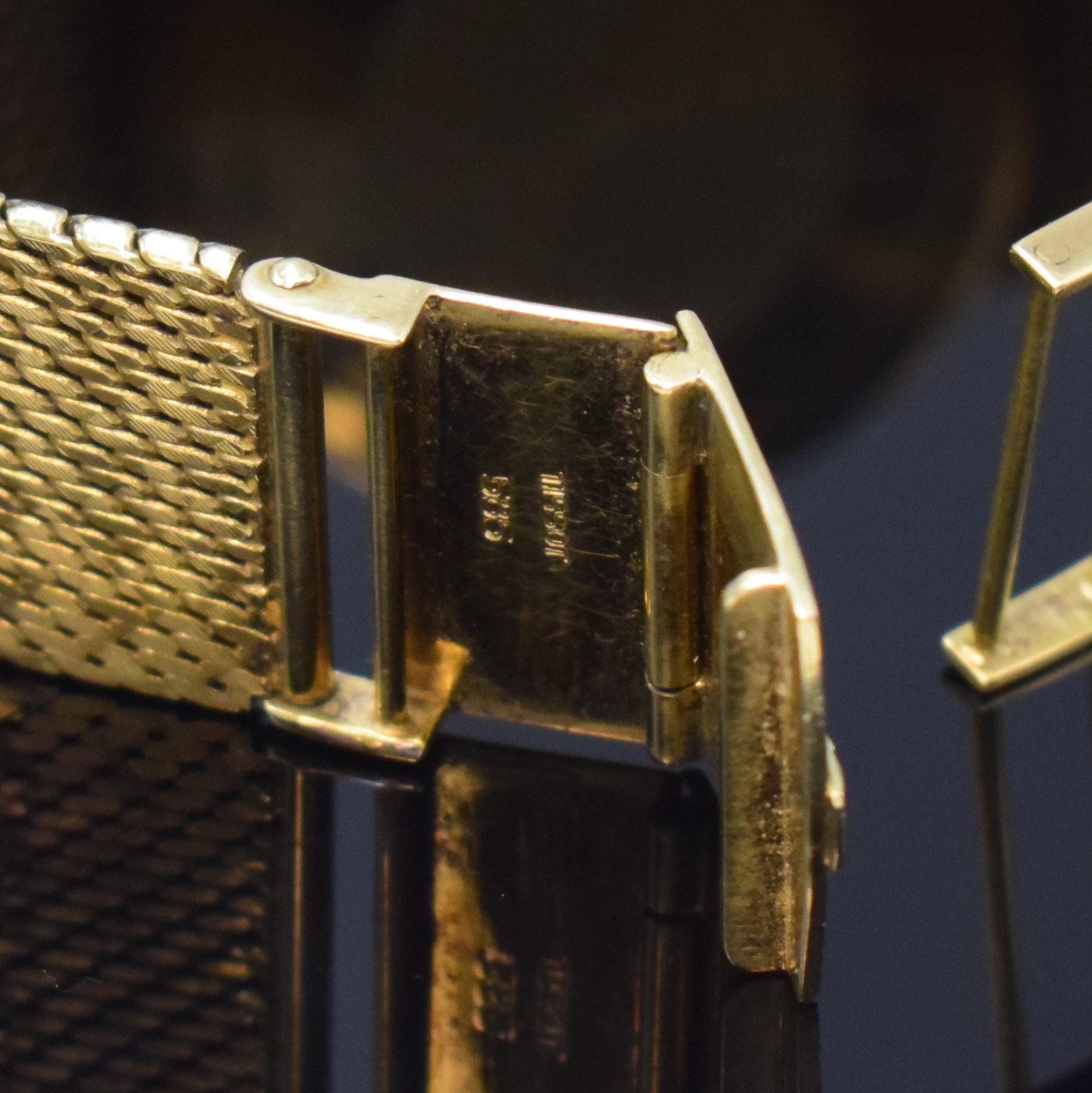 Detail c: TISSOT Herrenarmbanduhr in GG 585/000, Schweiz um 1965, Automatik, Boden aufgedr., vers. Zifferbl. m. gold. Std.-Ind., gold. Zeiger, Kal. 783, 21 ...