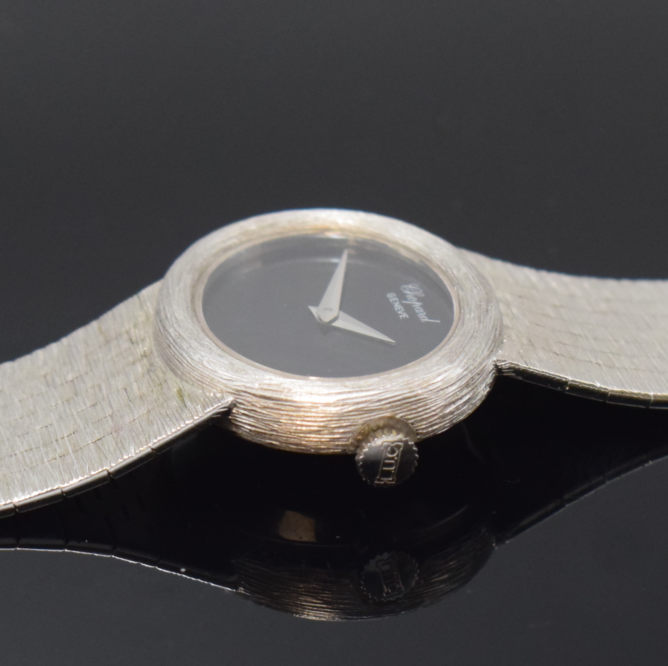 Detail c: CHOPARD Damenarmbanduhr in WG 750/000, Schweiz um 1965, Handaufzug, Boden aufgedr. Onyx-Zifferbl. m. silb. Zeiger, verg. Werk Kal. ETA 2512 m. ...
