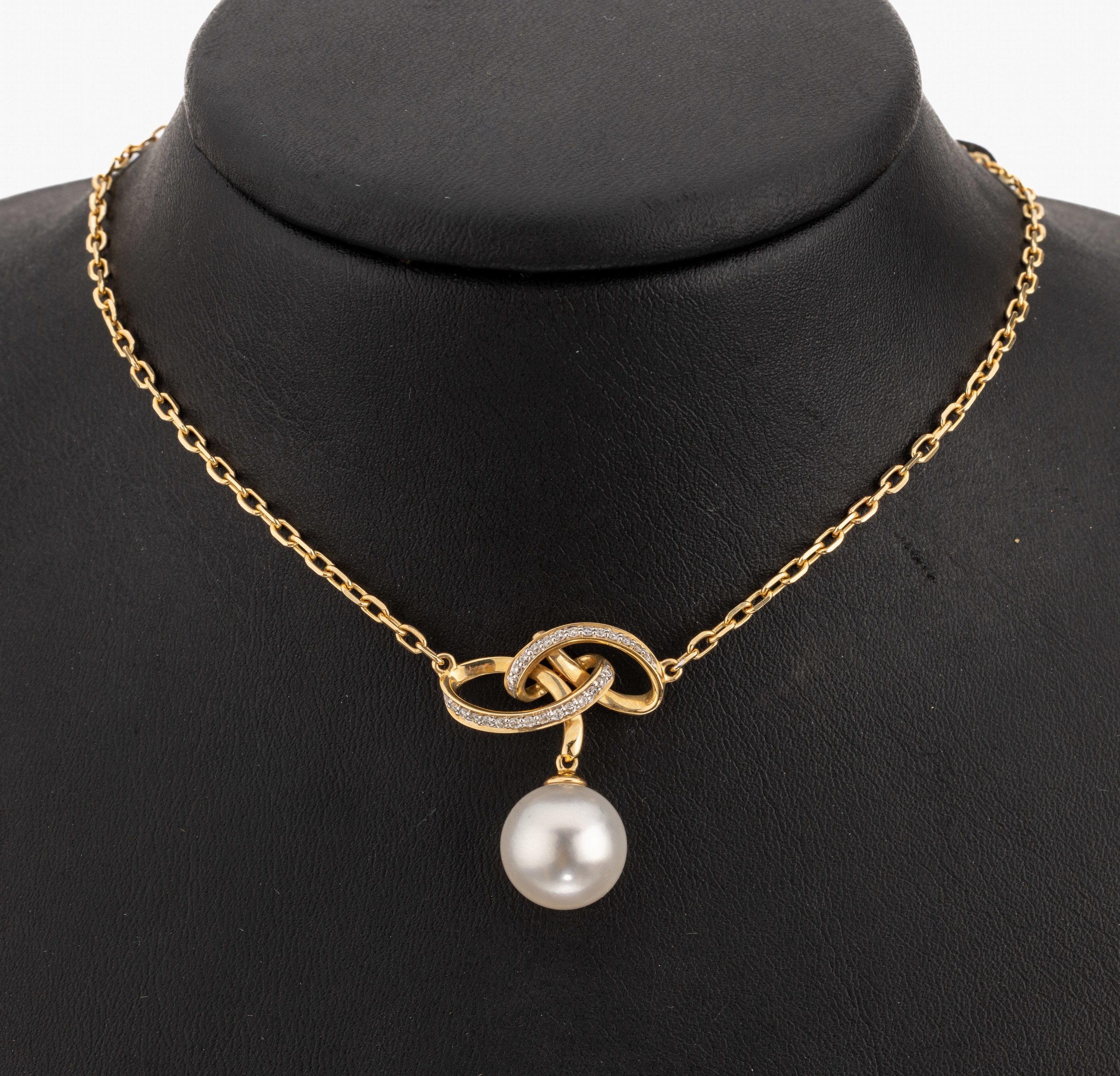 14 kt Gold Perl-Brillant-Collier, GG 585/000, weisse Südseezuchtperle D ca. 12.1 mm, 28 Brillanten zus. ca. 0.14 ct feines Weiss -Weiss/vs-si, ...