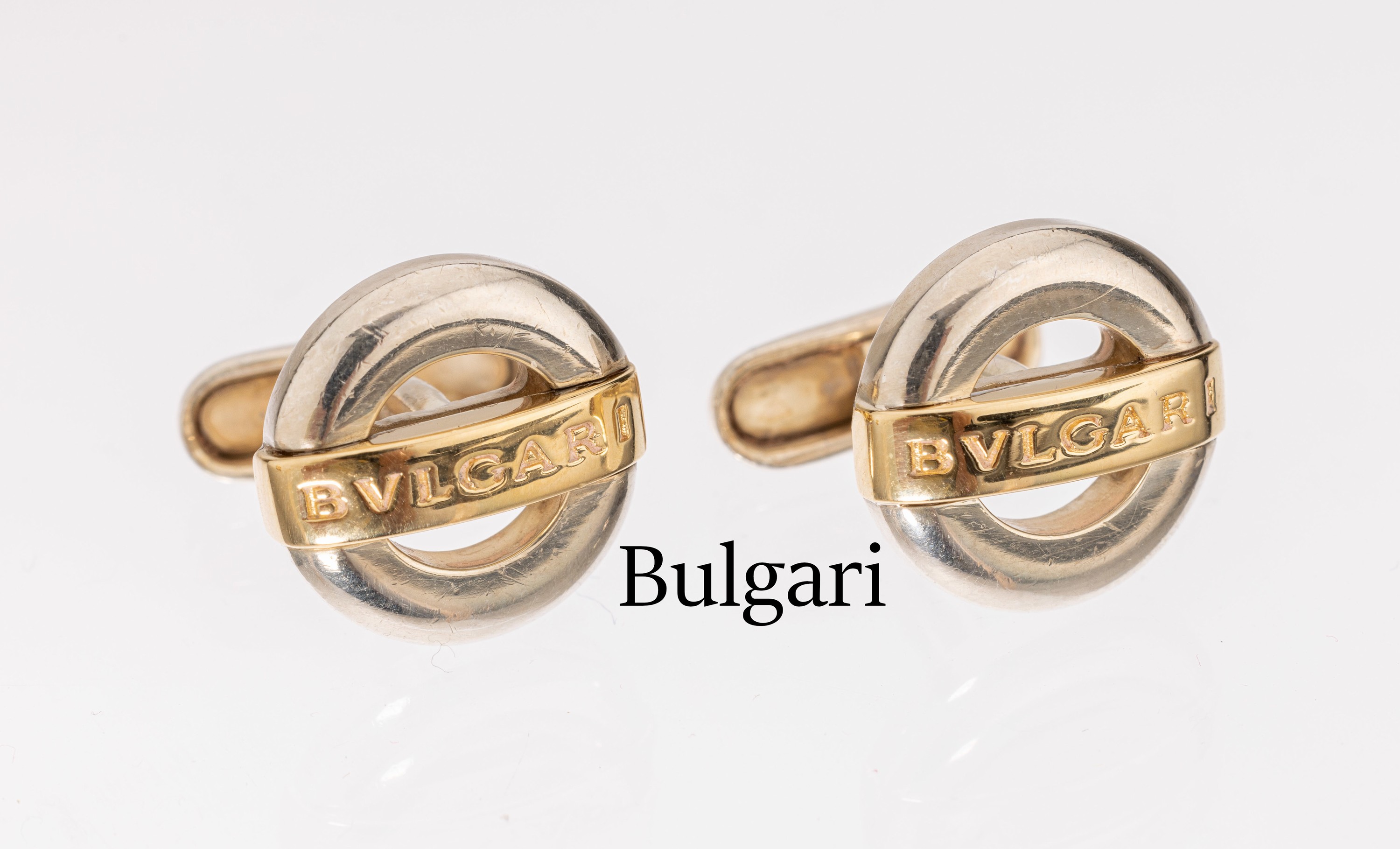 Paar BULGARI Manschettenknöpfe, 925er Silber und GG 750/000, Bulgari Schriftzug in GG Schiene eingelassen, Orig.-Verpackung