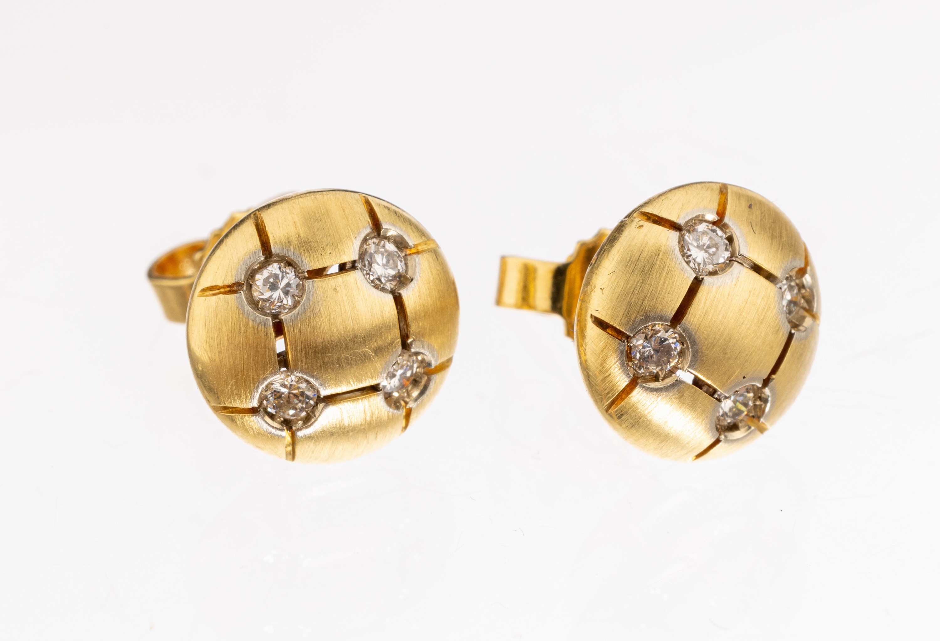 Paar 18 kt Gold Diamant-Ohrstecker, GG 750/000, Oberfläche sat., 8 Brillanten zus. ca. 0.24 ct Weiss/si, ca. 3.7 g