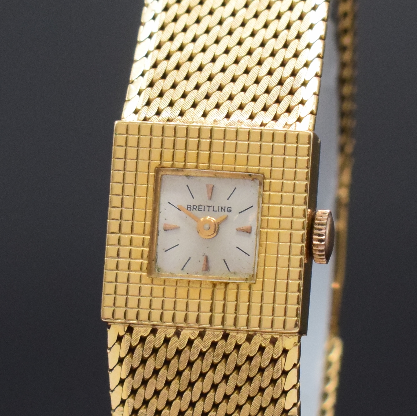 Detail a: BREITLING Damenarmbanduhr in RG 750/000, Schweiz um 1964, Handaufzug, Boden aufgedr., silb. Zifferbl. m. gold. Zeigern, sign. Ankerwerk m. 17 St., M. ...