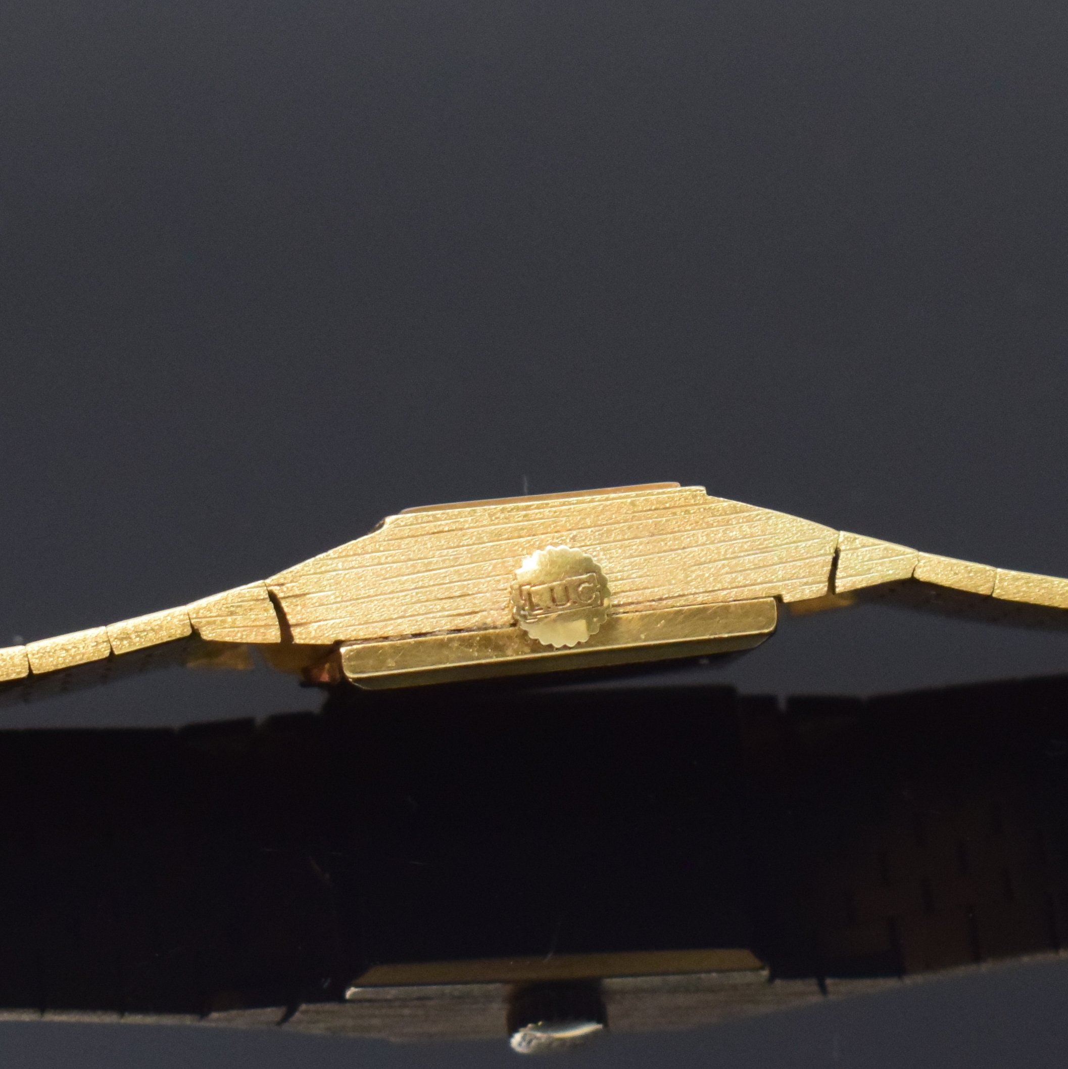 Detail c: CHOPARD Damenarmbanduhr in GG 750/000, Schweiz um 1970, Handaufzug, Boden aufgedr., gold. Zifferbl. m. aufgel. Std.-Ind., gold. Zeiger, verg. Werk ...