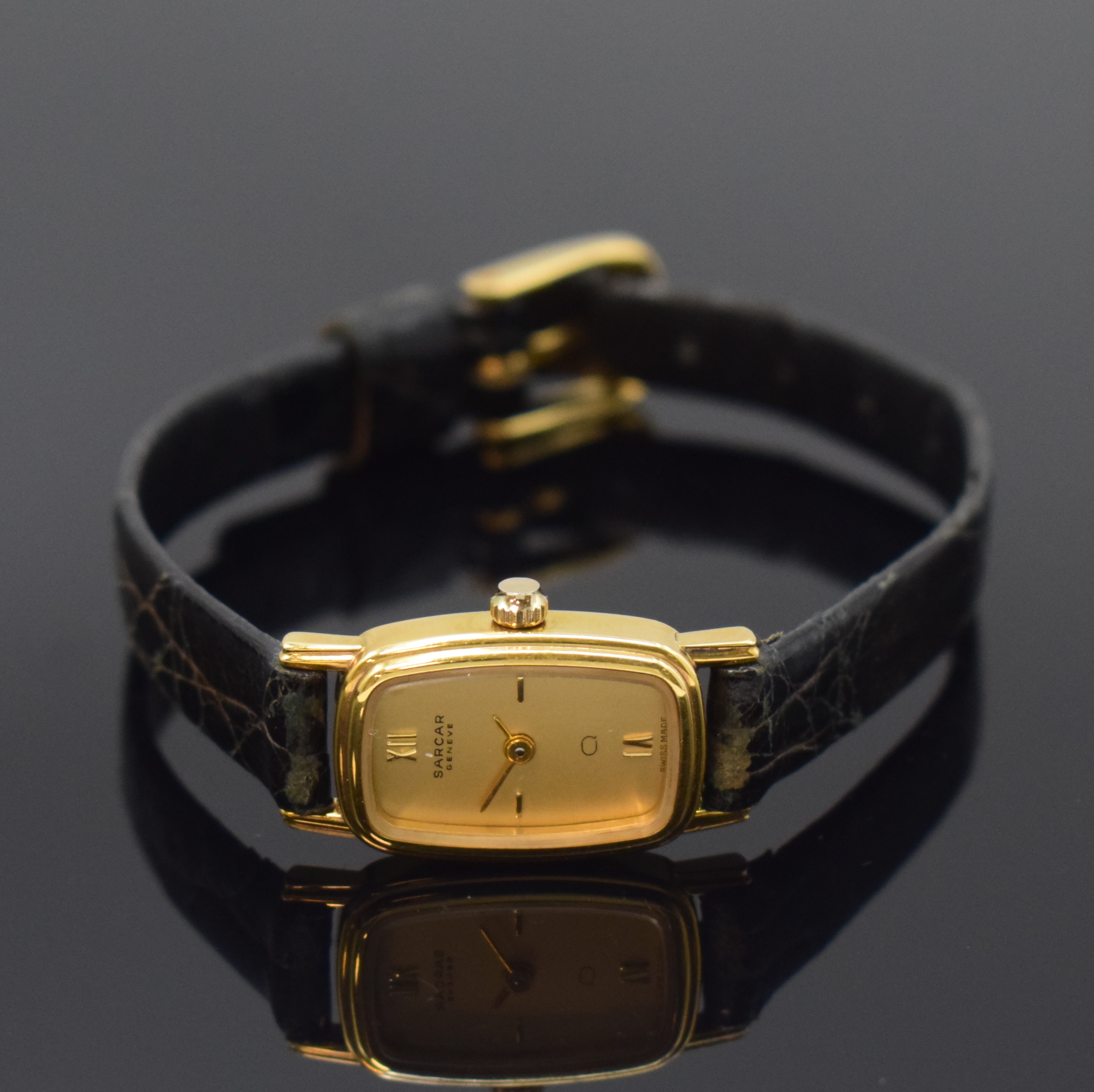 SARCAR Damenarmbanduhr in GG 750/000, Schweiz um 1975, quarz, Boden aufgedr., goldfarb. Zifferbl. m. gold. Zeigern u. Std.- Ind., M. ca. 24 x 13 mm, ...