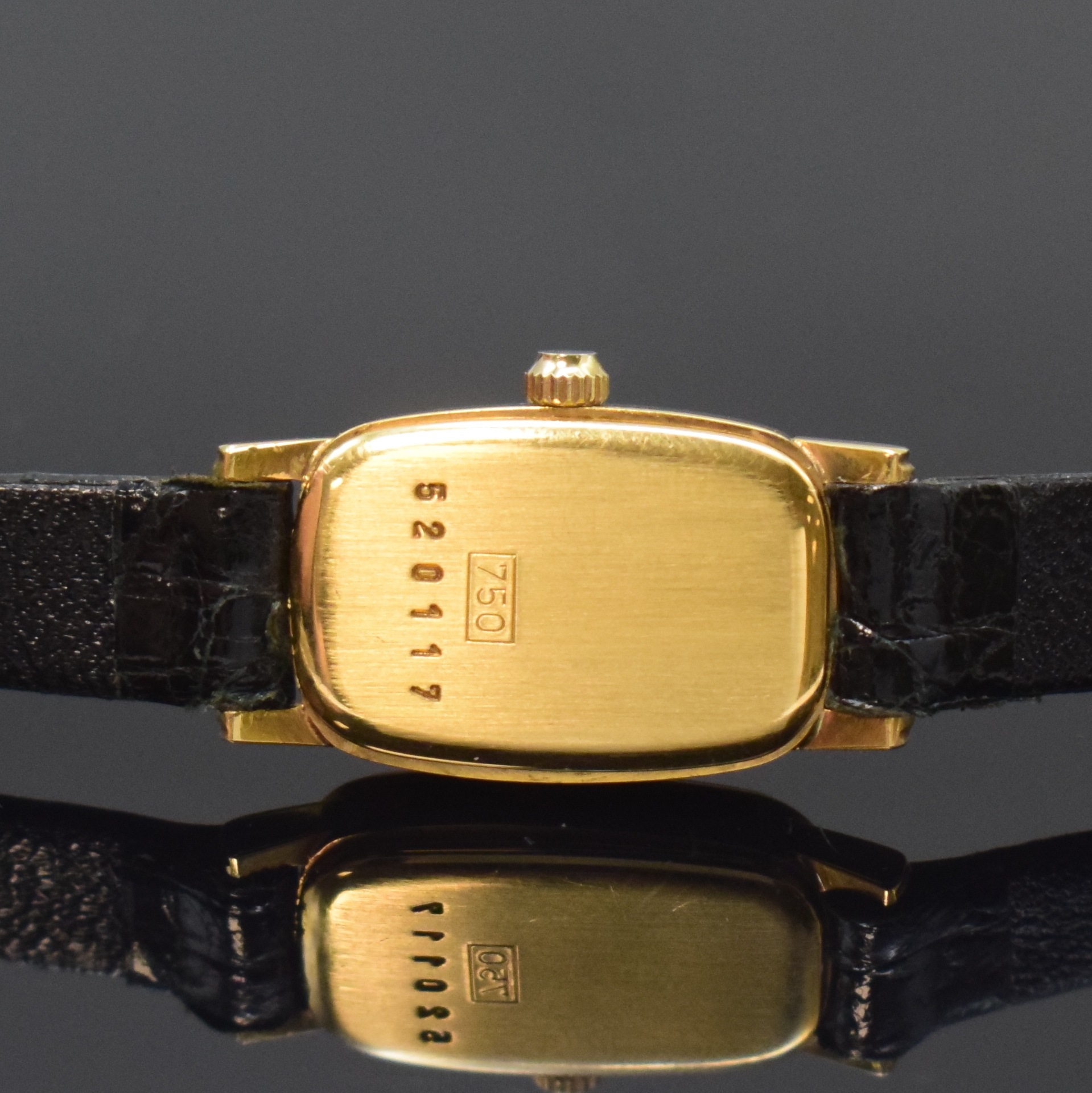 Detail c: SARCAR Damenarmbanduhr in GG 750/000, Schweiz um 1975, quarz, Boden aufgedr., goldfarb. Zifferbl. m. gold. Zeigern u. Std.- Ind., M. ca. 24 x 13 mm, ...