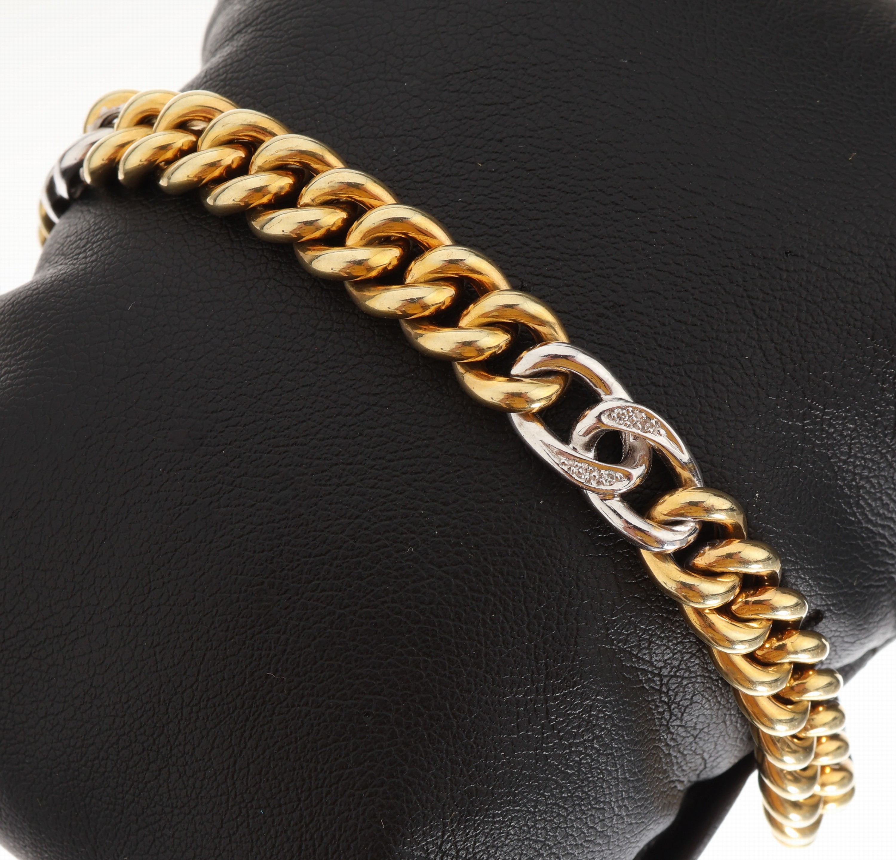 14 kt Gold Diamant-Armband, GG/WG 585/000, Rundpanzer, WG Glieder mit kl. Diamantbes., L. ca. 19 cm, Kastenschloss mit Sicherheitsacht, ca. 21.2 g