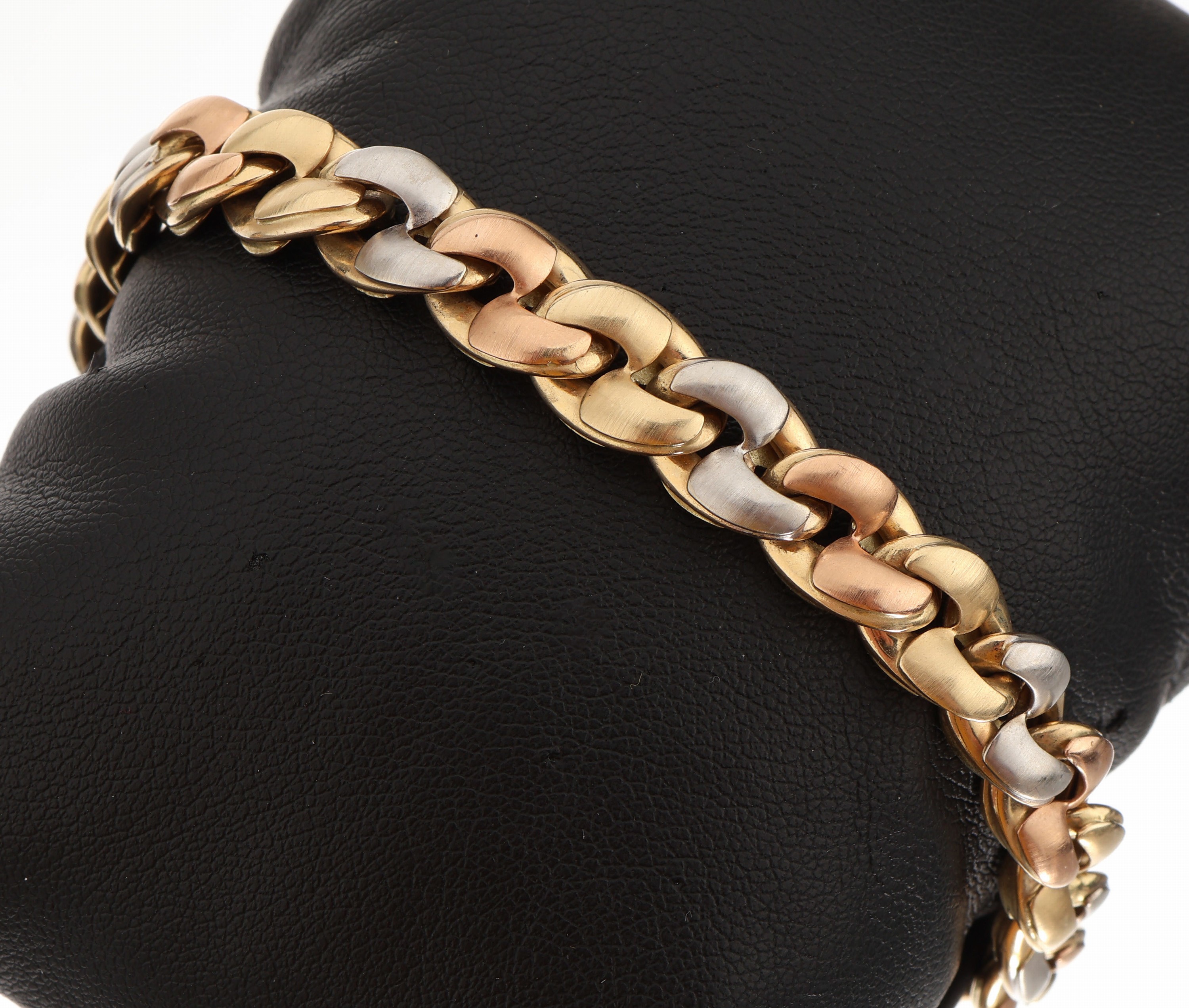 14 kt Gold Armband, GG/WG/RG 585/000, z.T. sat., L. ca. 19 cm, Kastenschloss mit 2 Sicherheitsachten, ca. 23.5 g