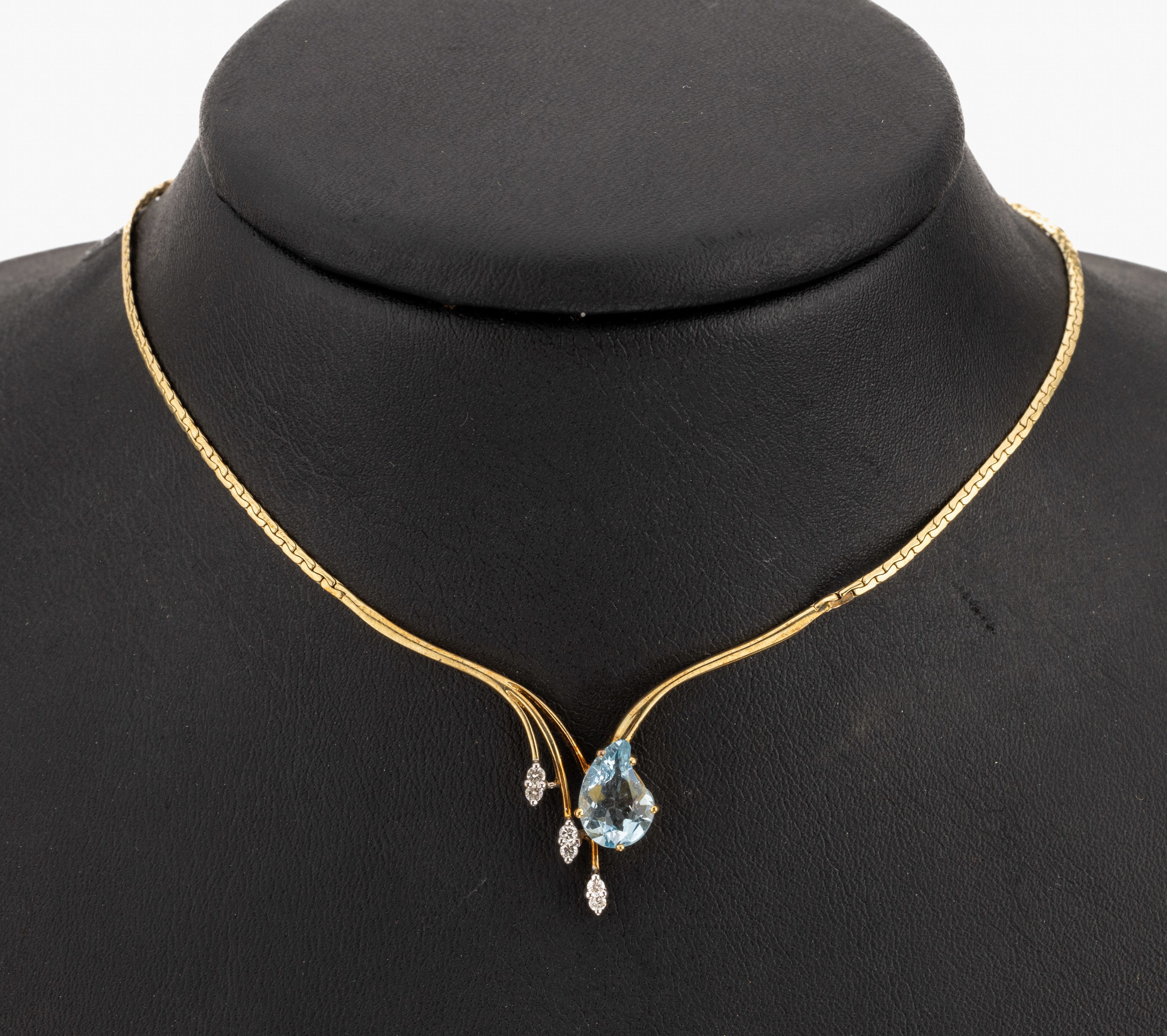 14 kt Gold Farbstein-Diamant-Collier, GG 585/000, facett. Aquamarintropfen ca. 1.10 ct, 6 Brillanten zus. ca. 0.07 ct Weiss/ si, L. ca. 42 cm, ...