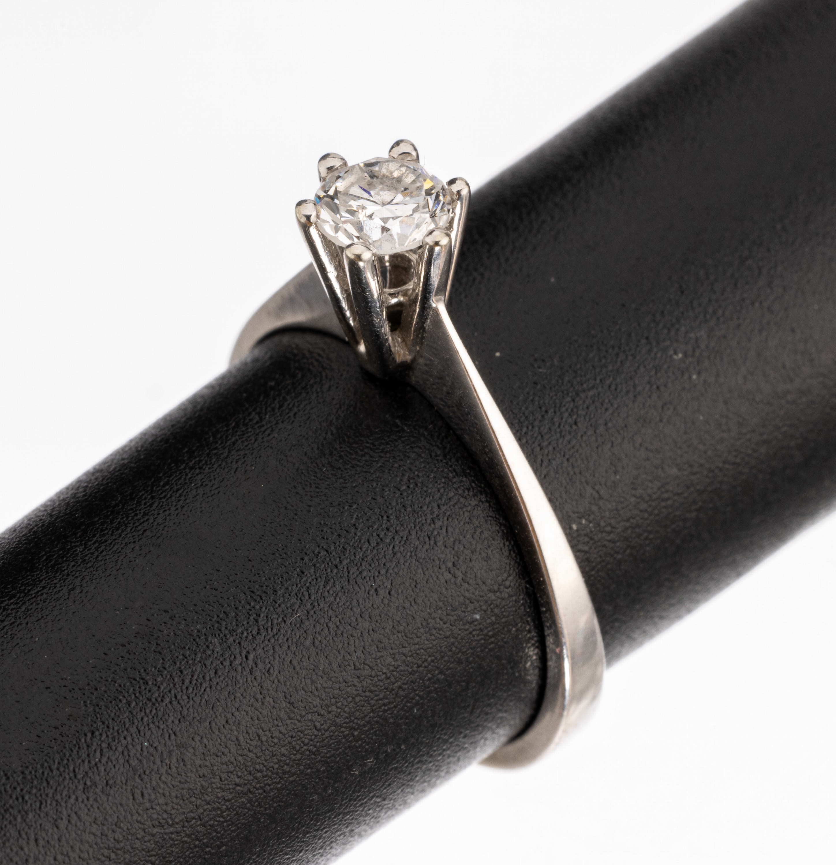 14 kt Gold Solitär-Brillant-Ring, WG 585/000, Brillant ca. 0.40 ct Weiß/si 2, RW 53, ca. 2.3 g