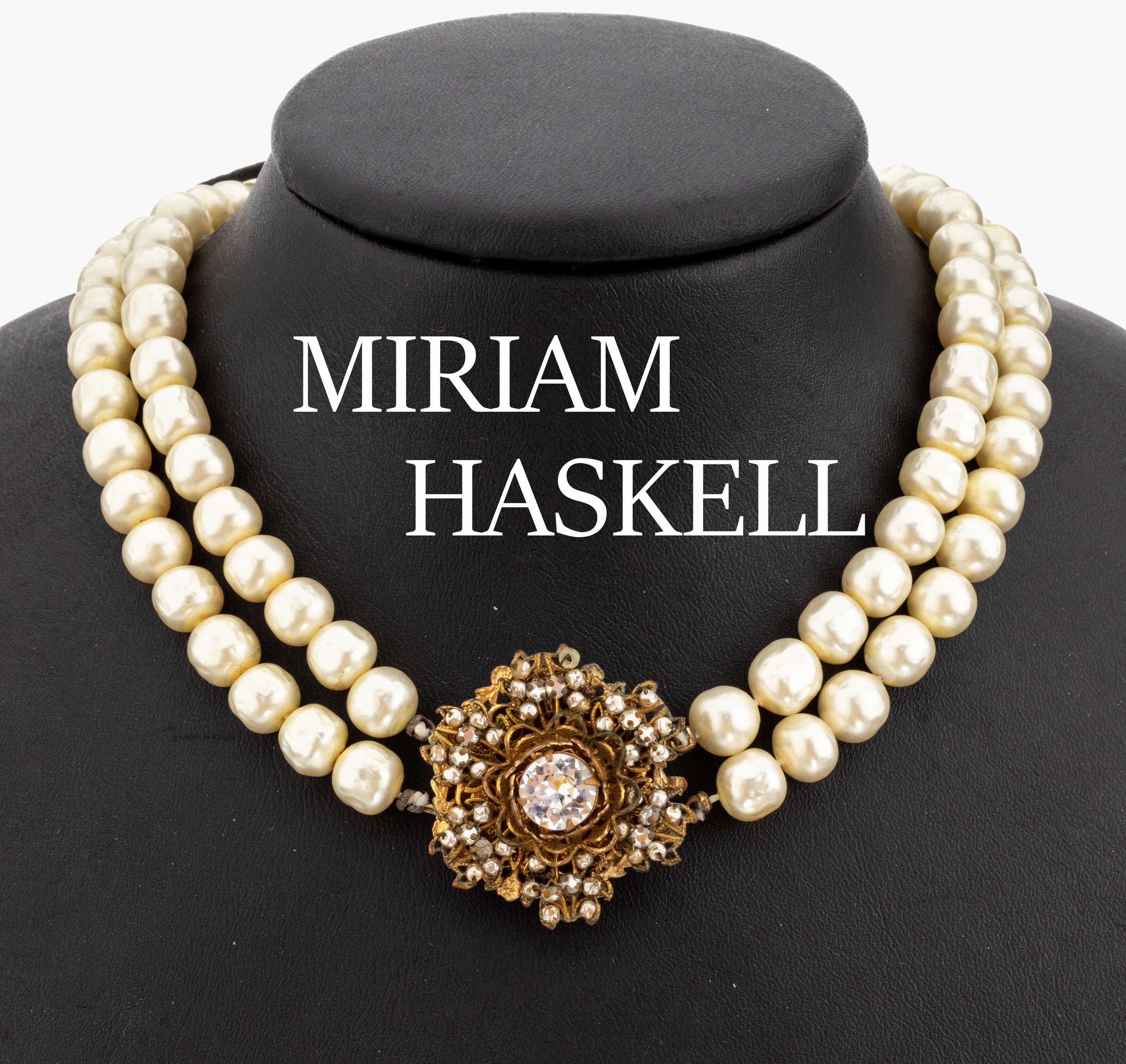 MIRIAM HASKELL Collier, USA um 1950, 2 rhg.unrunde Kunstperlen, Schliesse Metall verg., mit kl. Kunstperlen und farblosen Strasssteinen, L. ca. 47 ...