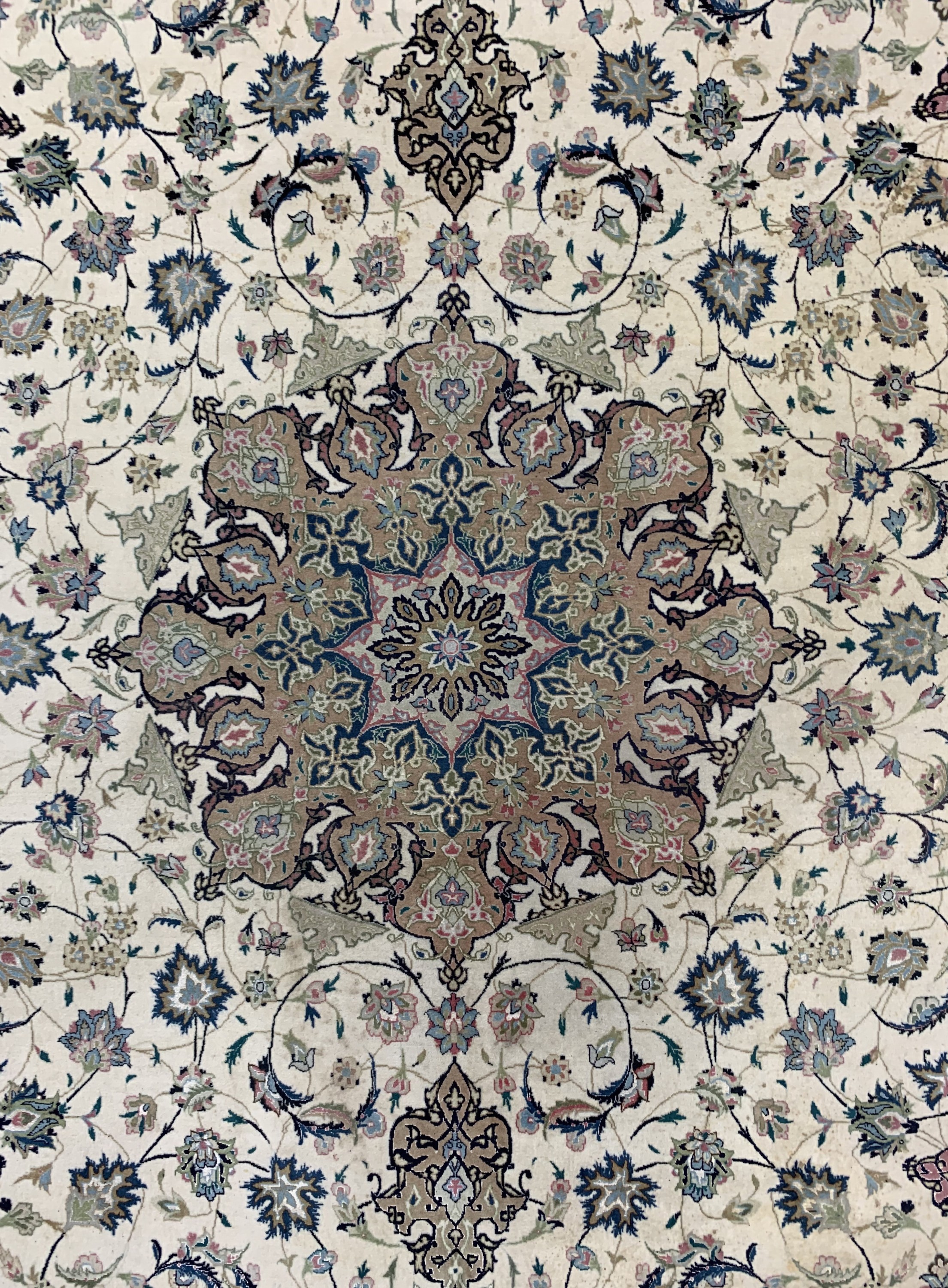 Detail b: Täbriz fein(50 Raj), Persien, Ende 20.Jhd, Korkwolle mit Seide, ca. 375 x 257 cm, EHZ: 2(fleckig)