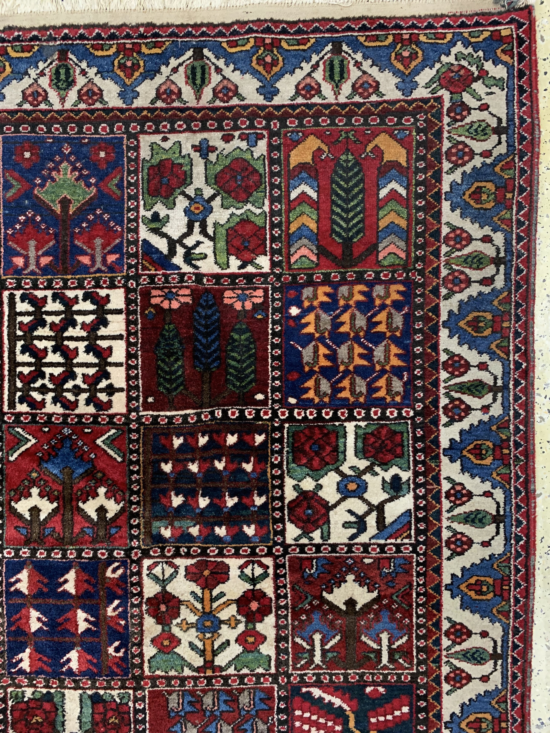 Detail d: Felder Bachtiar, Persien, Mitte 20 Jhd, Wolle auf Baumwolle, ca. 315 x 230 cm, EHZ: 2