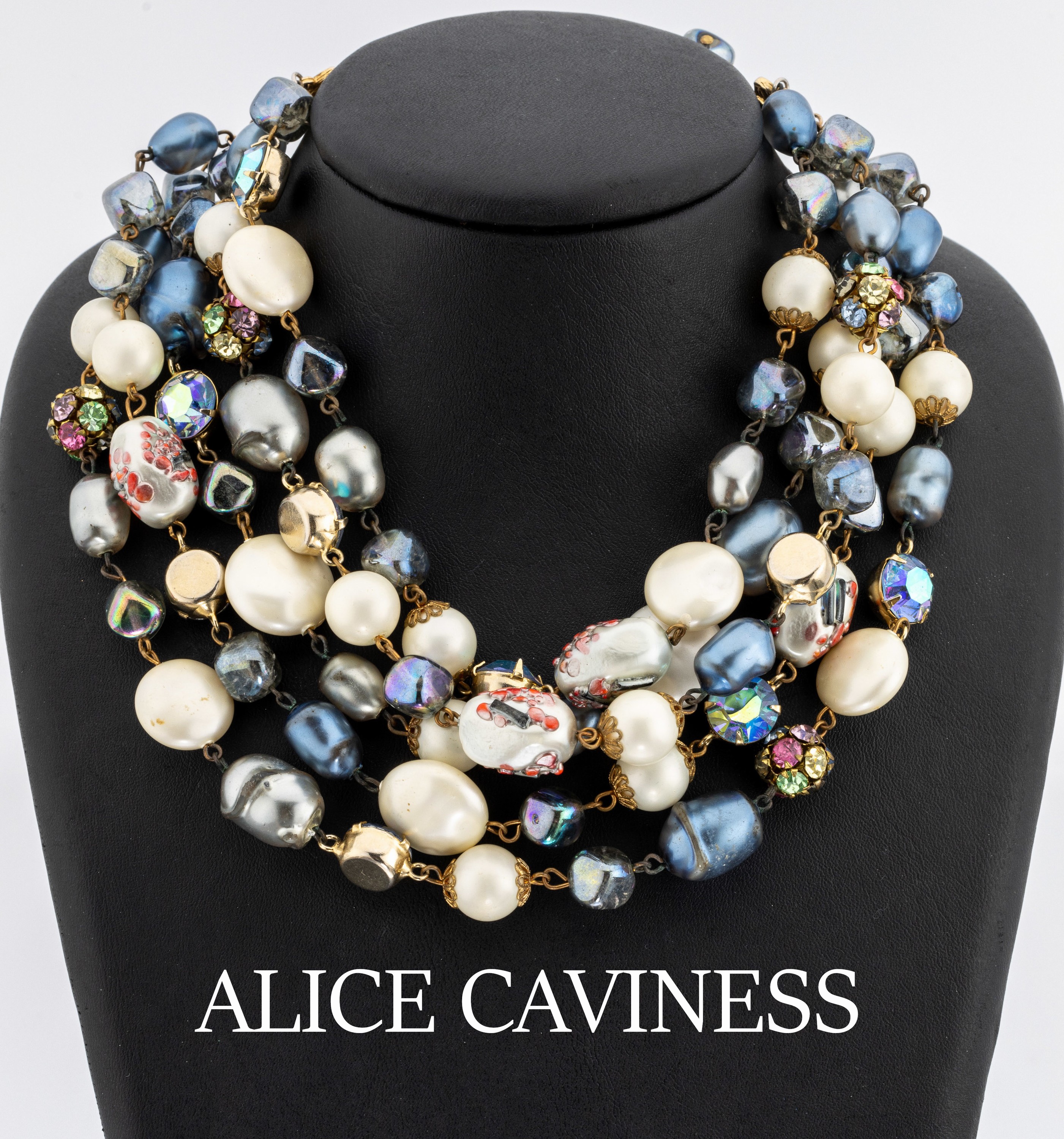 ALICE CAVINESS Collier, USA um 1955, Metallverg., 5-rhg., unrunde Kunstperlen in versch. Größen und Farben, Strasssteine, L. variabel, ca. 31-37 ...