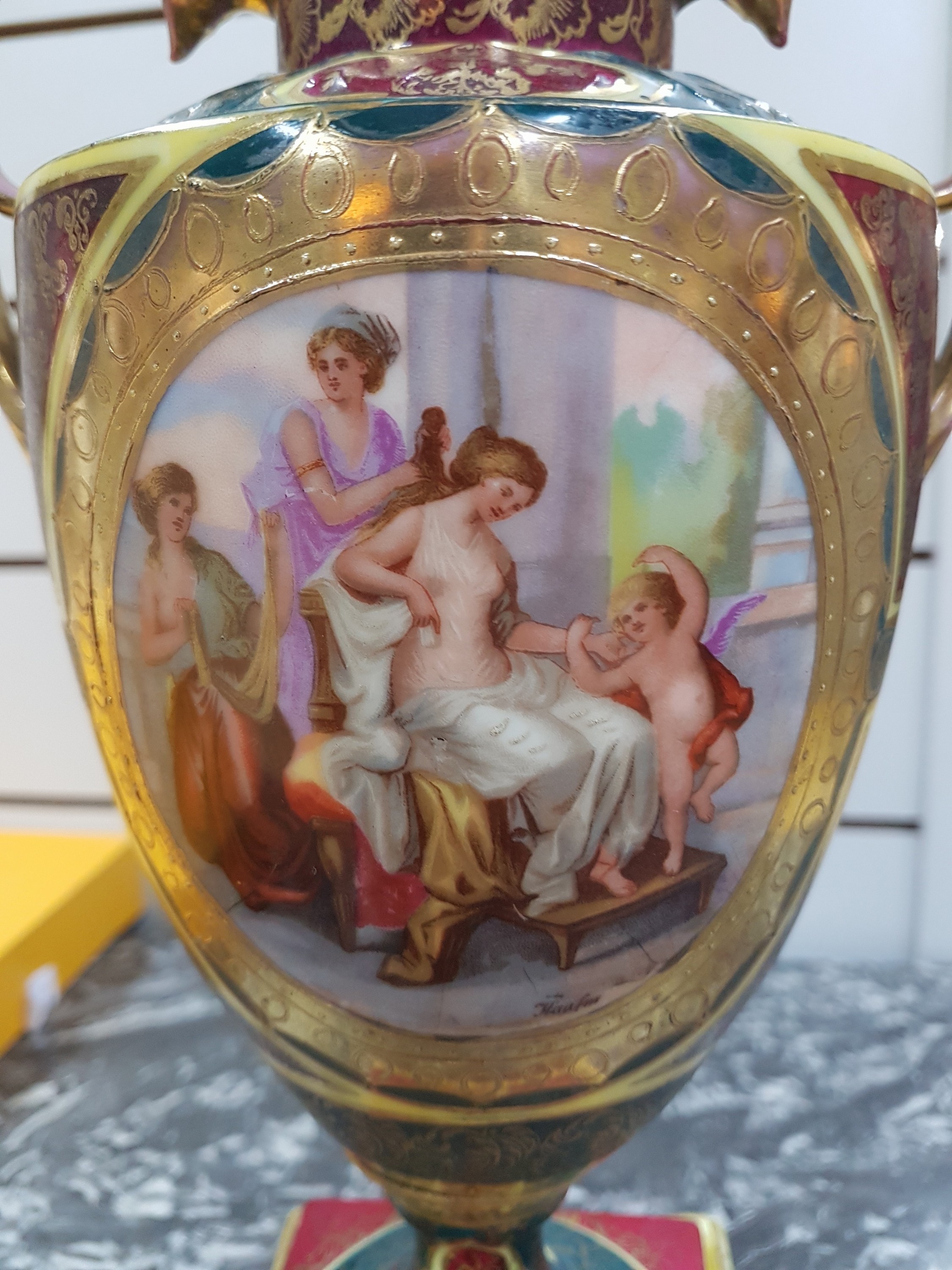 Detail f: Deckelvase, Dresden, um 1900, nach Wiener Vorbild, Porzellan, rot und grün glasiert mit reichem Golddekor, antikisierende Szenen in Kartuschen, H. ...