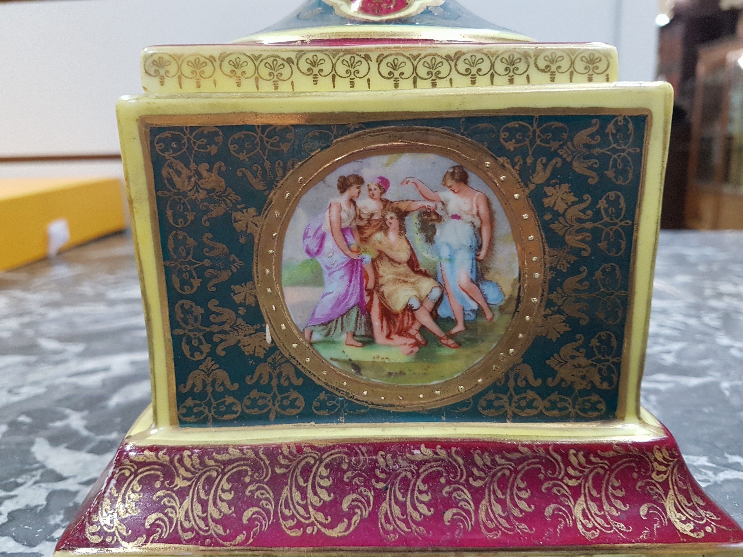 Detail g: Deckelvase, Dresden, um 1900, nach Wiener Vorbild, Porzellan, rot und grün glasiert mit reichem Golddekor, antikisierende Szenen in Kartuschen, H. ...