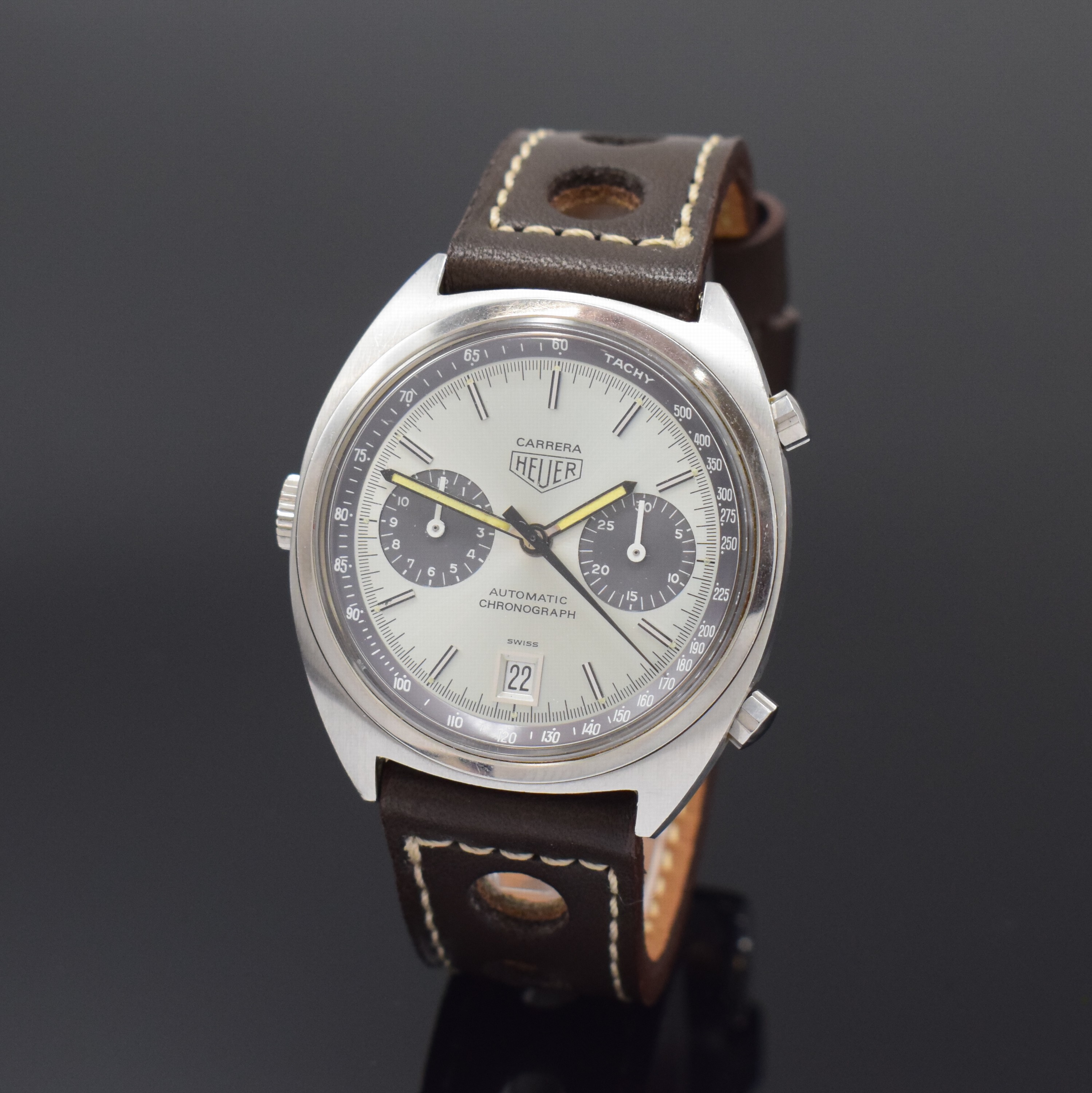 HEUER Carrera Herrenchronograph in Stahl Referenz 110.253, Schweiz um 1975, Automatik, Boden verschr., silb. Zifferbl. m. aufgel. Std.-Ind., ...