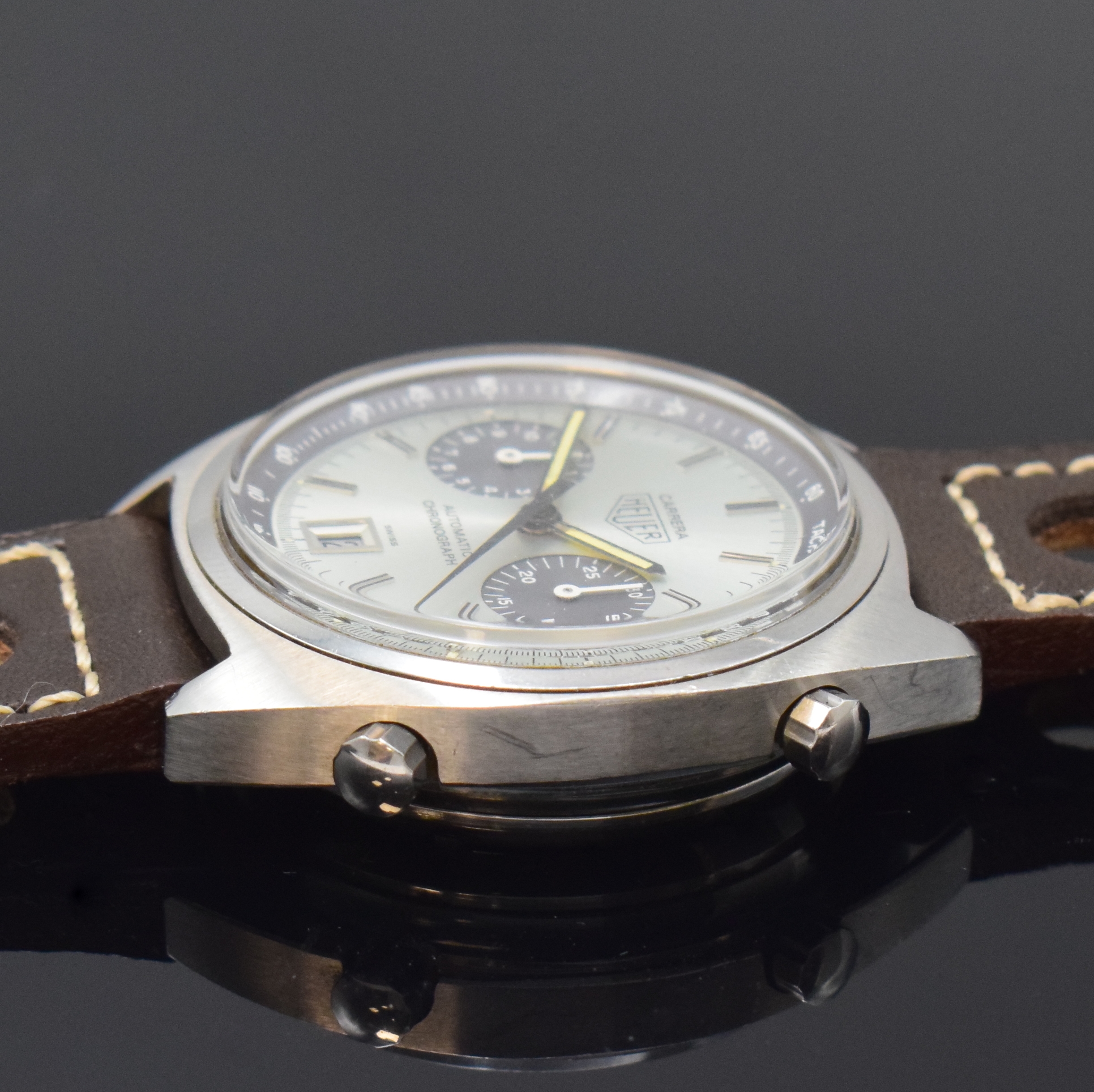 Detail c: HEUER Carrera Herrenchronograph in Stahl Referenz 110.253, Schweiz um 1975, Automatik, Boden verschr., silb. Zifferbl. m. aufgel. Std.-Ind., ...